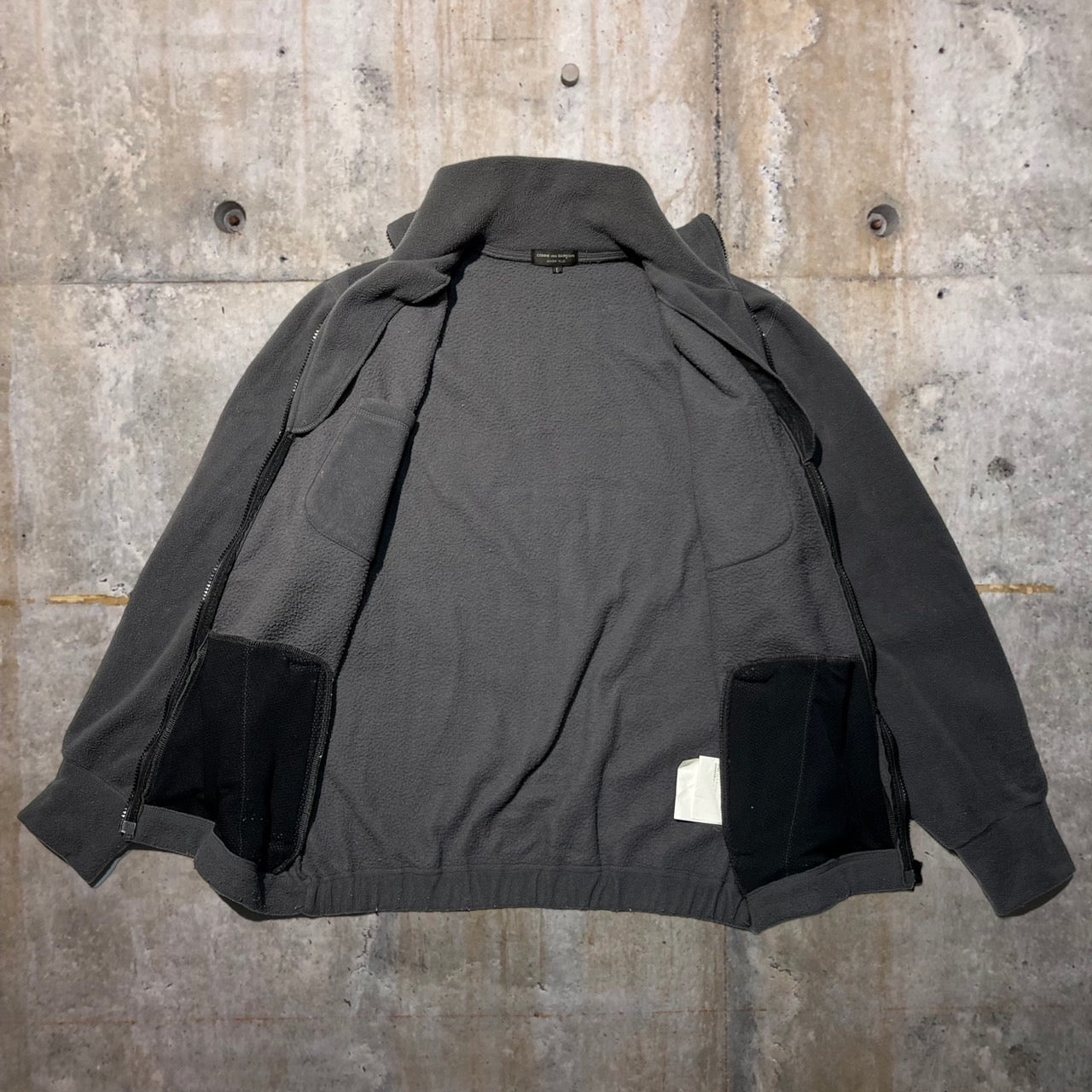 COMME des GARCONS HOMME PLUS(コムデギャルソンオムプリュス) 05SSバックロゴプリントフリースジャケット PO-T058 L グレー AD2004