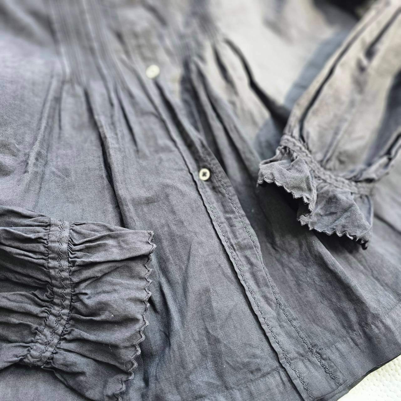 Euro antique(ヨーロッパアンティーク) 10-20's pin tucks frilled small collar white cotton blouse ちいさなレース襟のピンタックコットン長袖ブラウス 表記無し(Lサイズ程度)