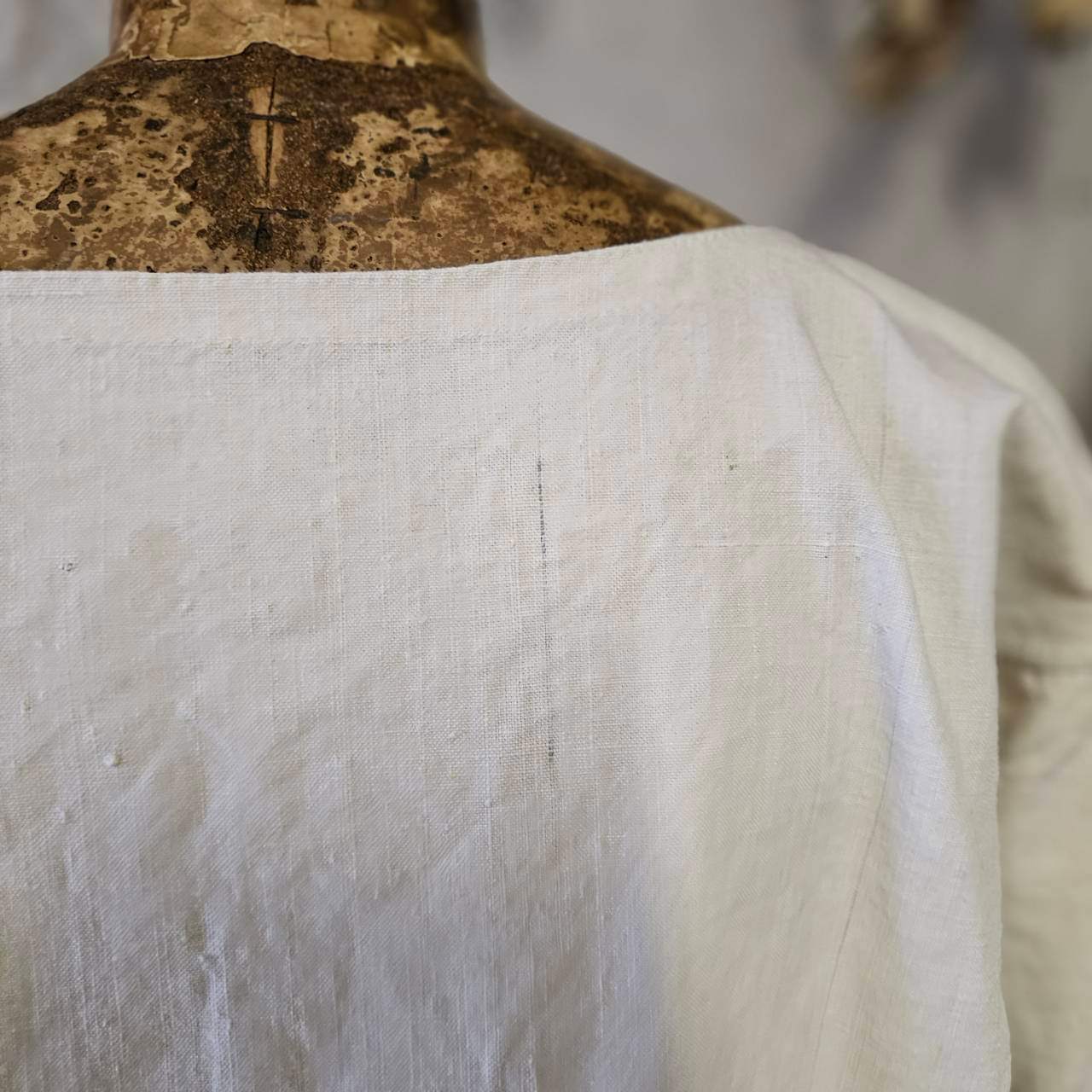 Euro antique(ヨーロッパアンティーク) france 手織りリネンとモノグラム刺繍の物語的ワンピース 表記無し(L~程度) アイボリー