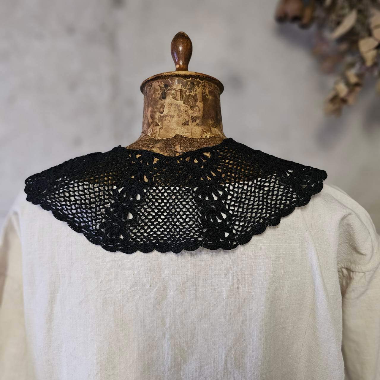 Euro vintage(ヨーロッパヴィンテージ) crochet lace collar クロッシェ編みレースのクラシカルなつけ襟 未使用に近い/後染め加工 ブラック