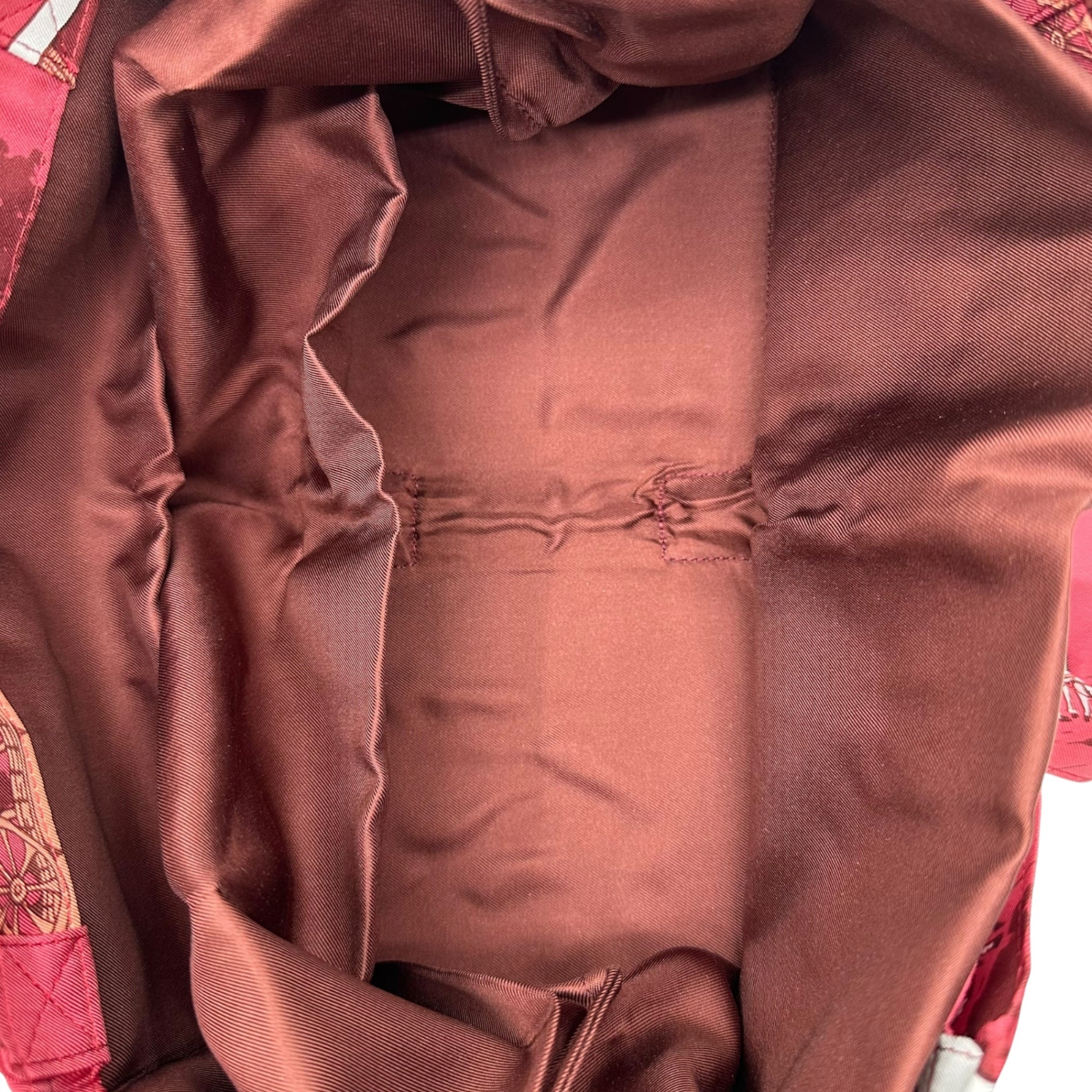 HERMES(エルメス) ”JEU DES OMNIBUS ET DAMES BLANCHES” Silky Pop オムニバスと白い貴婦人のゲーム シルキーポップ ルージュアッシュ ブッフルスキッパー エコバッグ トートバッグ 折り畳み