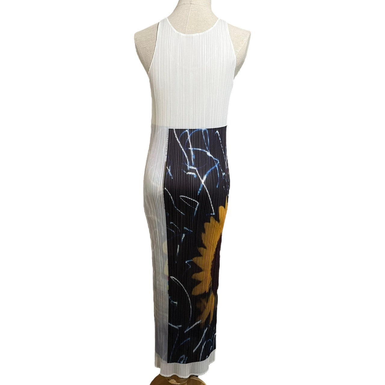 PLEATS PLEASE(プリーツプリーズ) 97SS Issey Miyake Guest Artist Series No.2 Nobuyoshi Araki on Pleats Please PP72-JH917 FREE ホワイト×イエロー ノースリーブ プリーツ ワンピース ドレス ひまわり 転写 荒木経惟 アラーキー