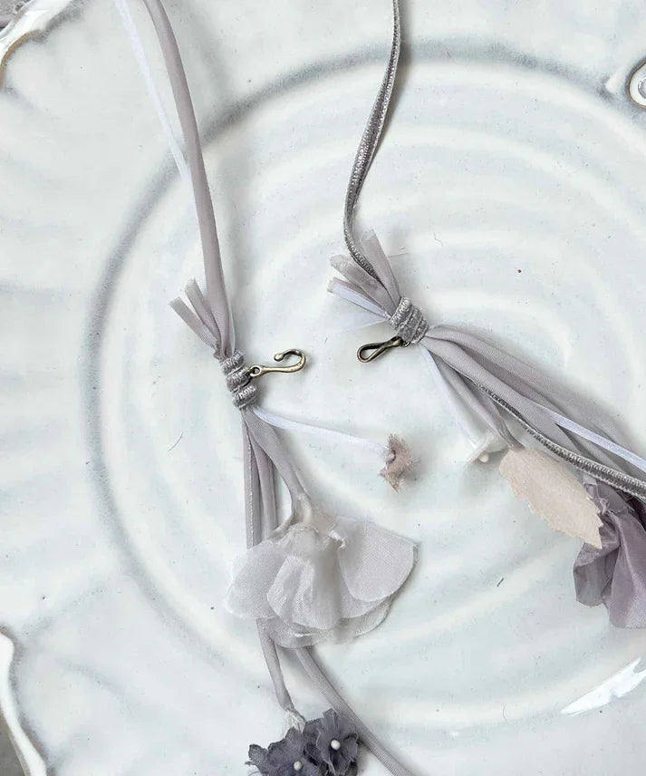 m.soeur(エムスール) リーフとスイートピーのネックレス 3471 グレー