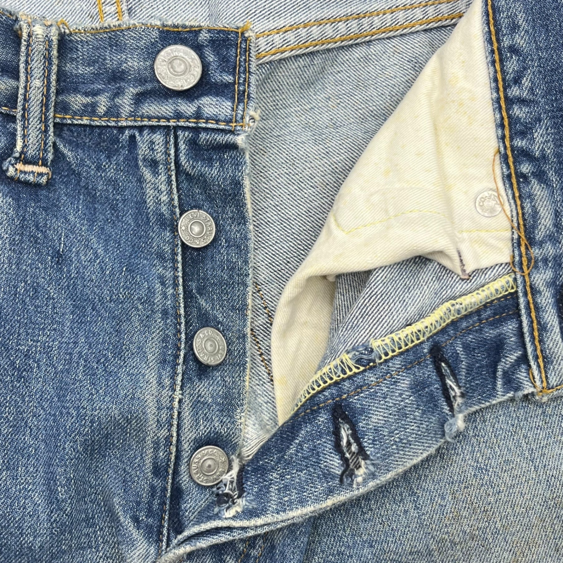 Levi's(リーバイス) 70's BIG E ~ 66前期 移行期 501 Vintage straight denim pants ヴィンテージ ストレート デニム パンツ 表記無し(実寸W28) ライトインディゴ 裏ボタン6 シングルステッチ 66BIGE