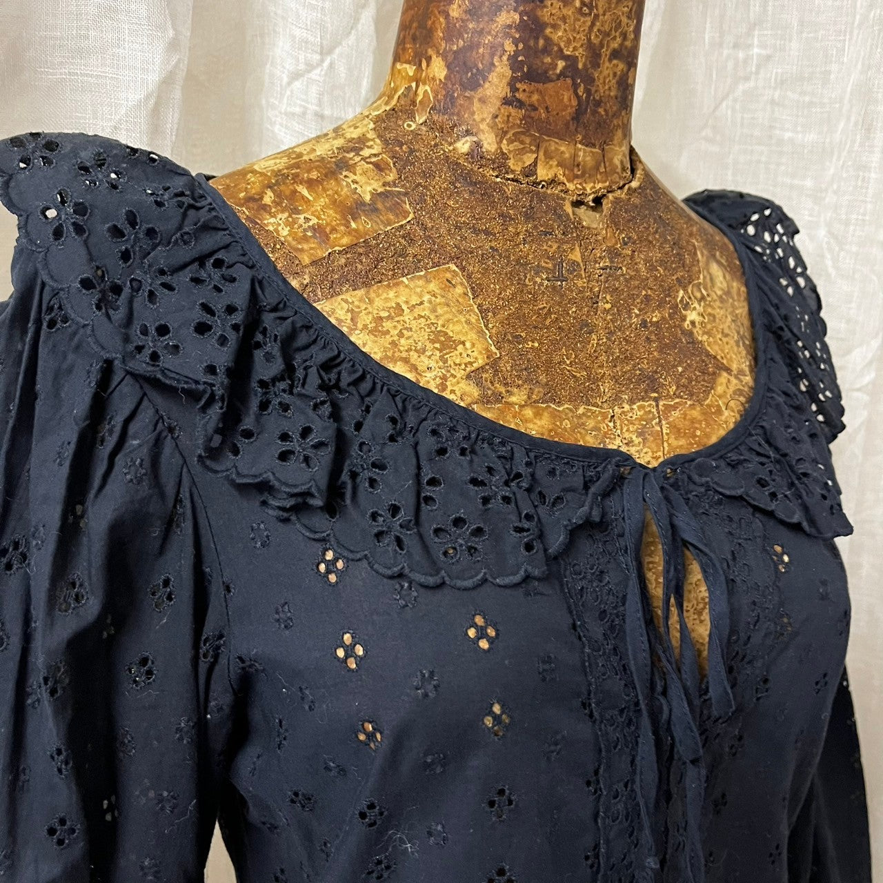 VINTAGE(ヴィンテージ) 80~90's front ribbon cut work short blouse フロントリボン カットワーク ショート ブラウス SIZE 38(M) ブラック EURO VINTAGE