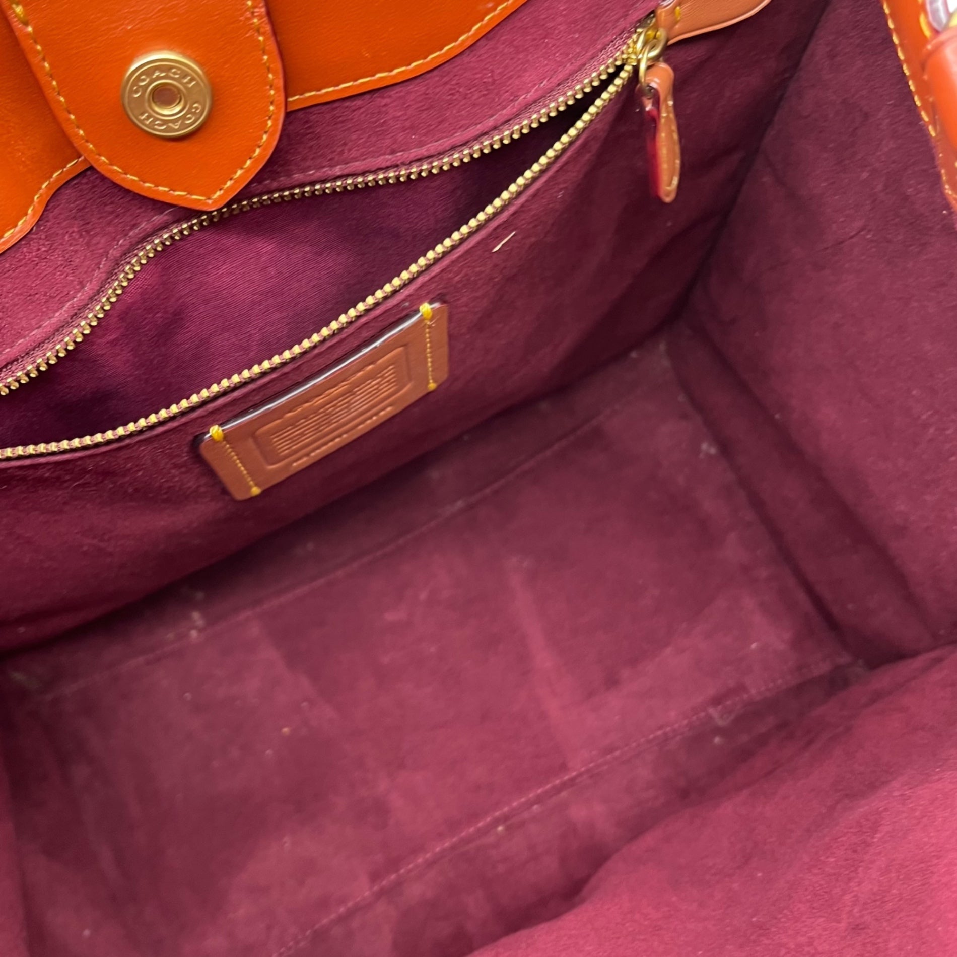 COACH(コーチ) Field tote NY フィールド トート 2WAY ショルダー バッグ C0768 ブラウン×ベージュ ハンド リンゴ ニューヨーク 限定 チャーム付