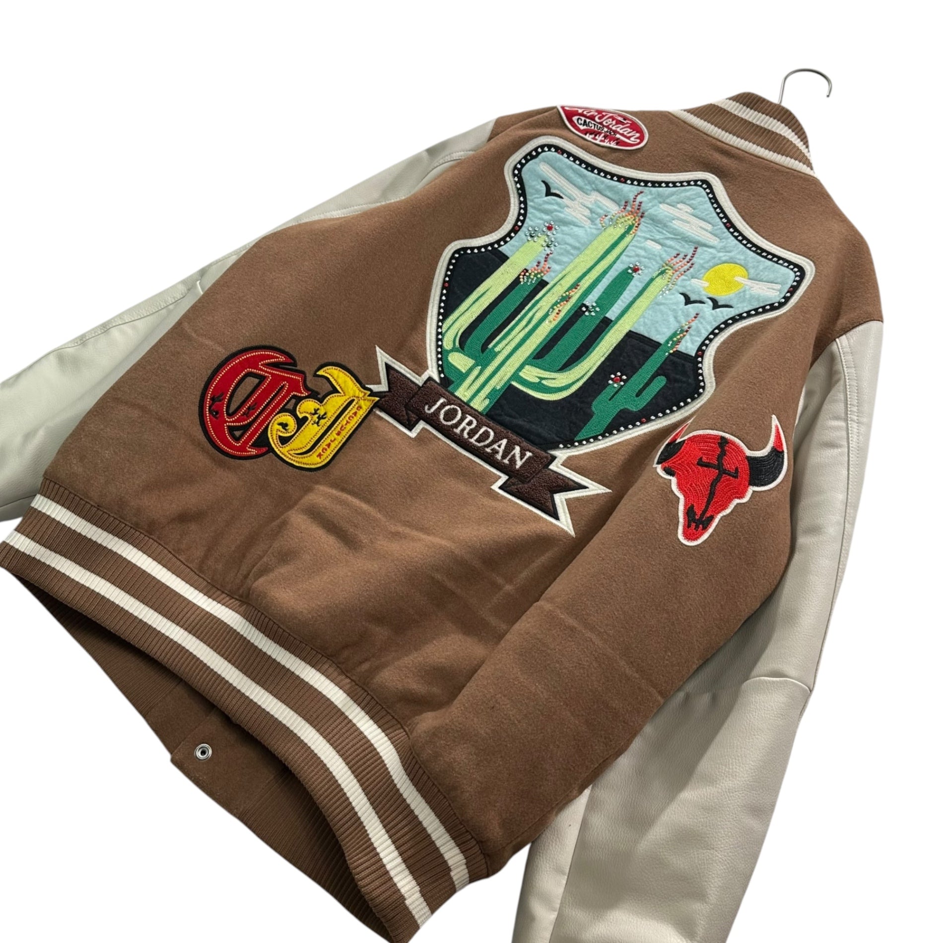 NIKE×Travis Scott(ナイキ×トラヴィススコット) Travis Scott Varsity Jacket バーシティ ジャケット DO4103-256 XL ブラウン×ホワイト スタジャン ワッペン コラボ