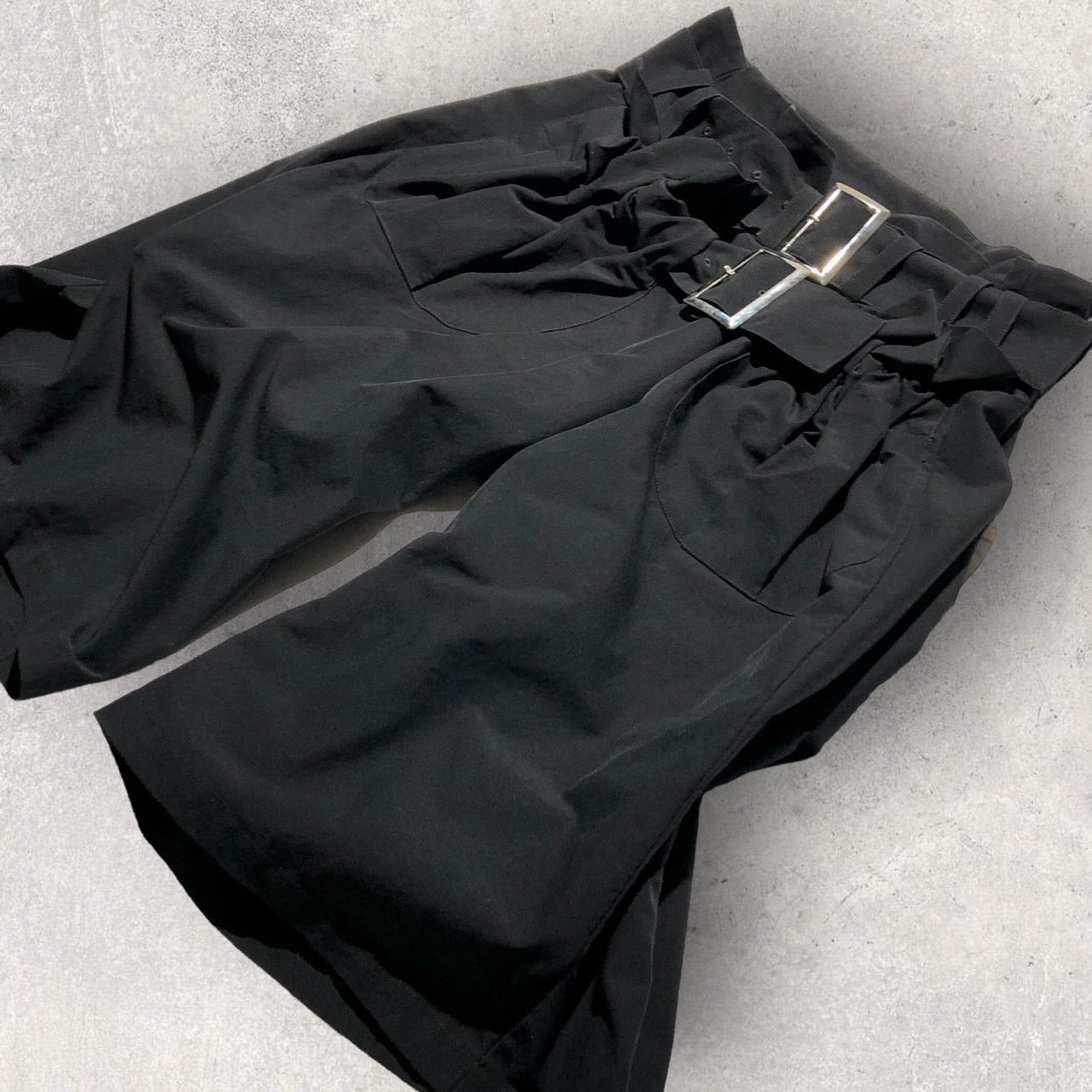 LIMI feu(リミフゥ) ダブルベルトギャザースカートパンツ LE-P25-900 S ブラック