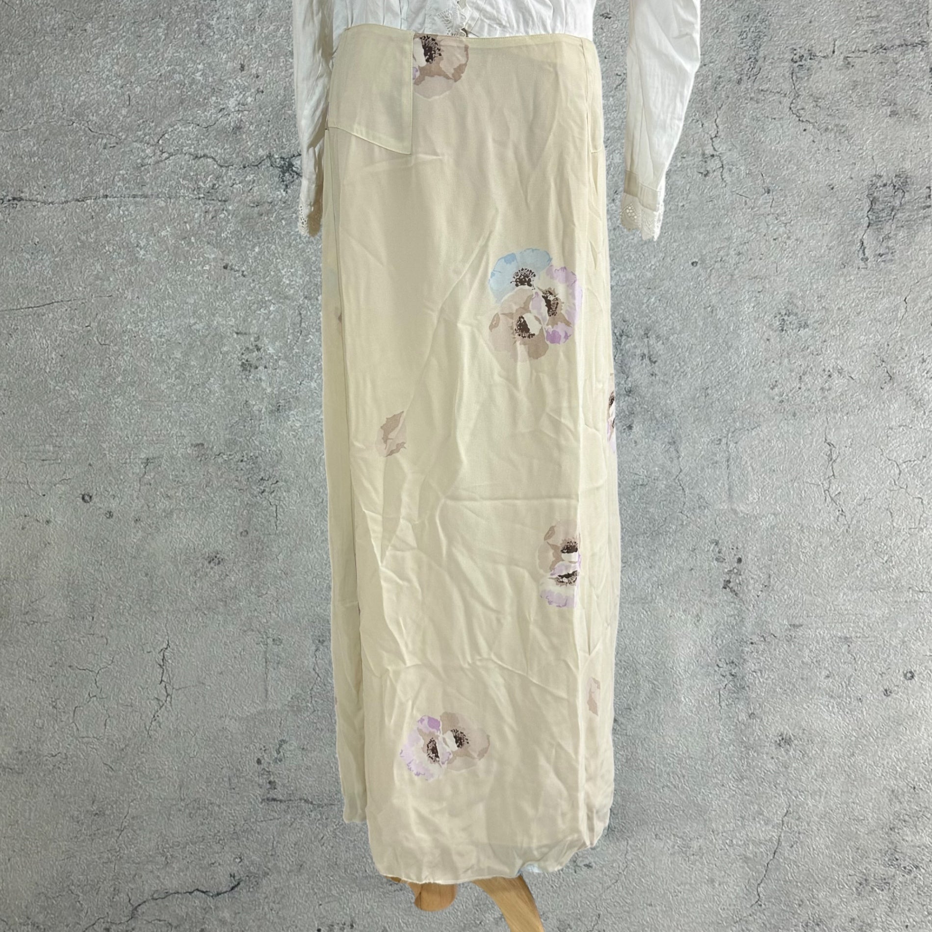 Euro vintage(ヨーロッパヴィンテージ) a flower_70's~〘Cacharel〙light beige floral long skirt フローラルプリントロングスカート Mサイズ程度 ベージュ×マルチカラー