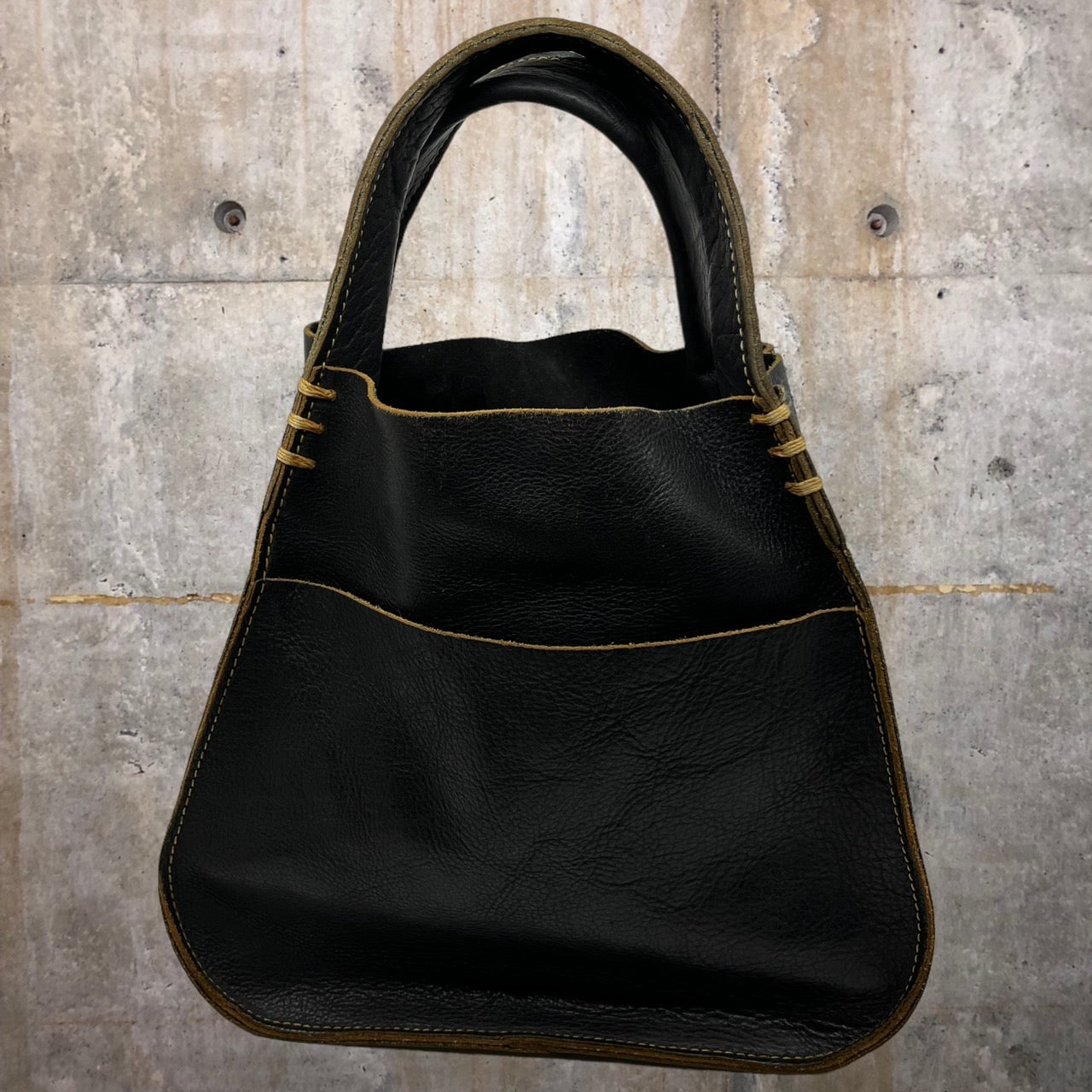 i.s. ISSEY MIYAKE(アイエス イッセイミヤケ) 80's leather triangle tote bag/レザートートバッグ IS33-AG005 ブラック 厚手 IS 80s