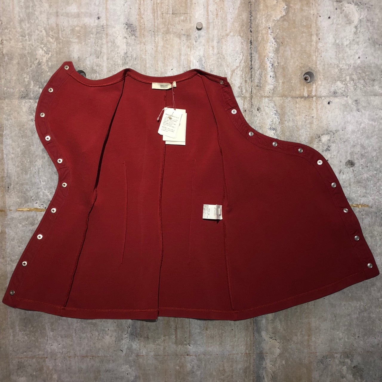 BALLY(バリー) ノースリーブS字スナップデザイントップス F38(Mサイズ程度) レッド