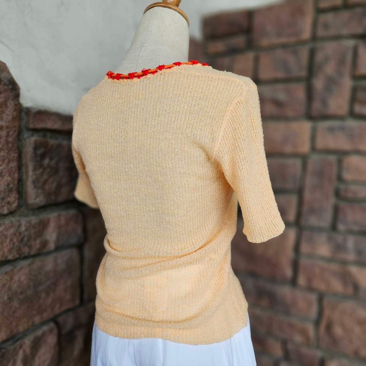 Euro vintage(ヨーロッパヴィンテージ) sherbet_70's pale orange red drawstring neckline knit top 淡いオレンジ赤の巾着ネックのニットトップス Mサイズ程度 レッド×オレンジ/アクリル