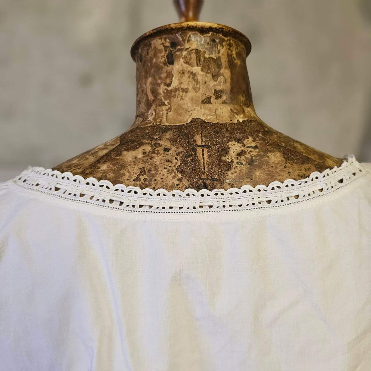 Euro antique(ヨーロッパアンティーク) 1900's~ puff sleeve drawstring neckline white cotton blouse ホワイトコットンのパフスリーブなドローストリングブラウス 表記無し(M~L程度) ホワイト 推定1900年代以降