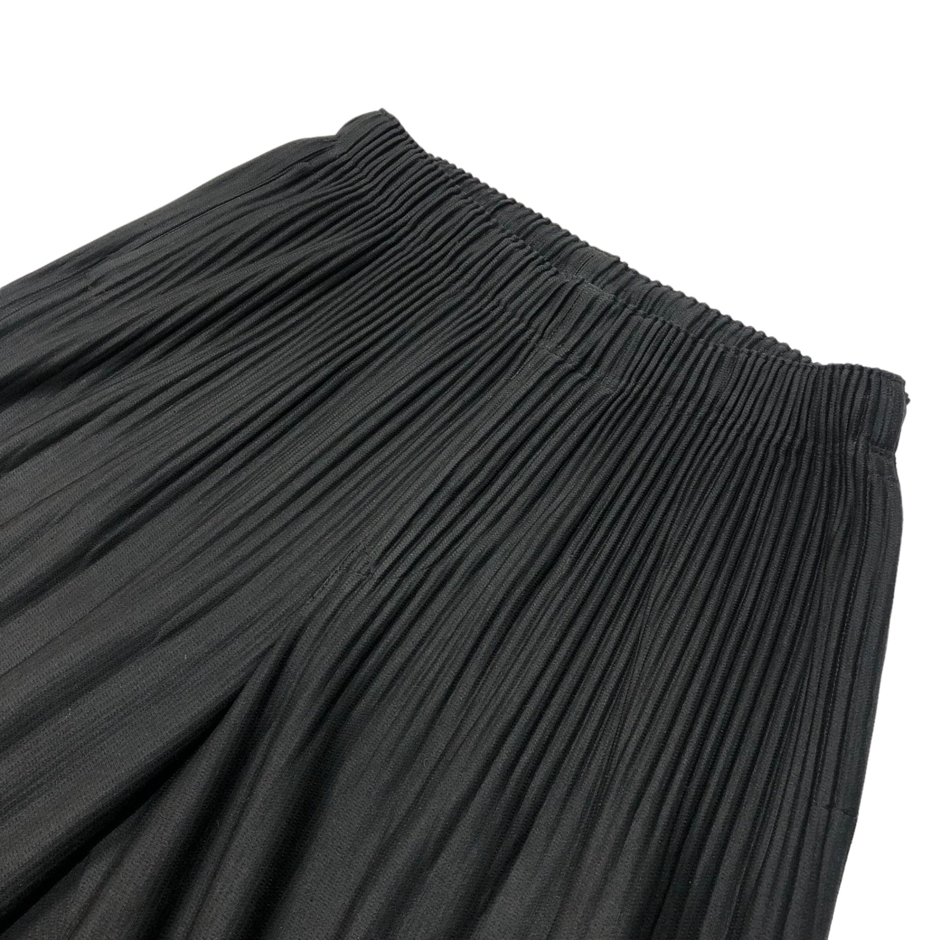 HOMME PLISSE ISSEY MIYAKE(オムプリッセイッセイミヤケ) BASIC pleated tapered pants ベーシック プリーツ テーパード パンツ HP55JF153 2(M) ブラック
