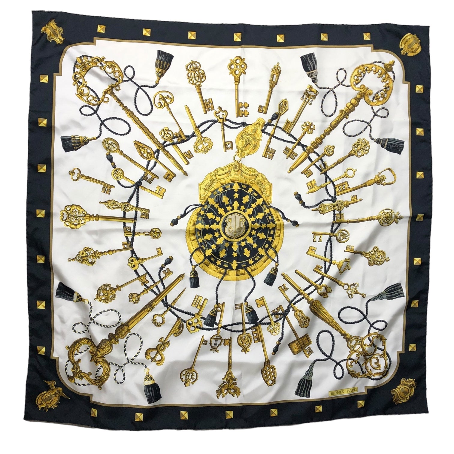 HERMES(エルメス) Carres 90 ”LES CLES THE KEYS RARE” カレ 90 ブラック×ホワイト×ゴールド シルクスカーフ 鍵柄 フランス製 シルク100%