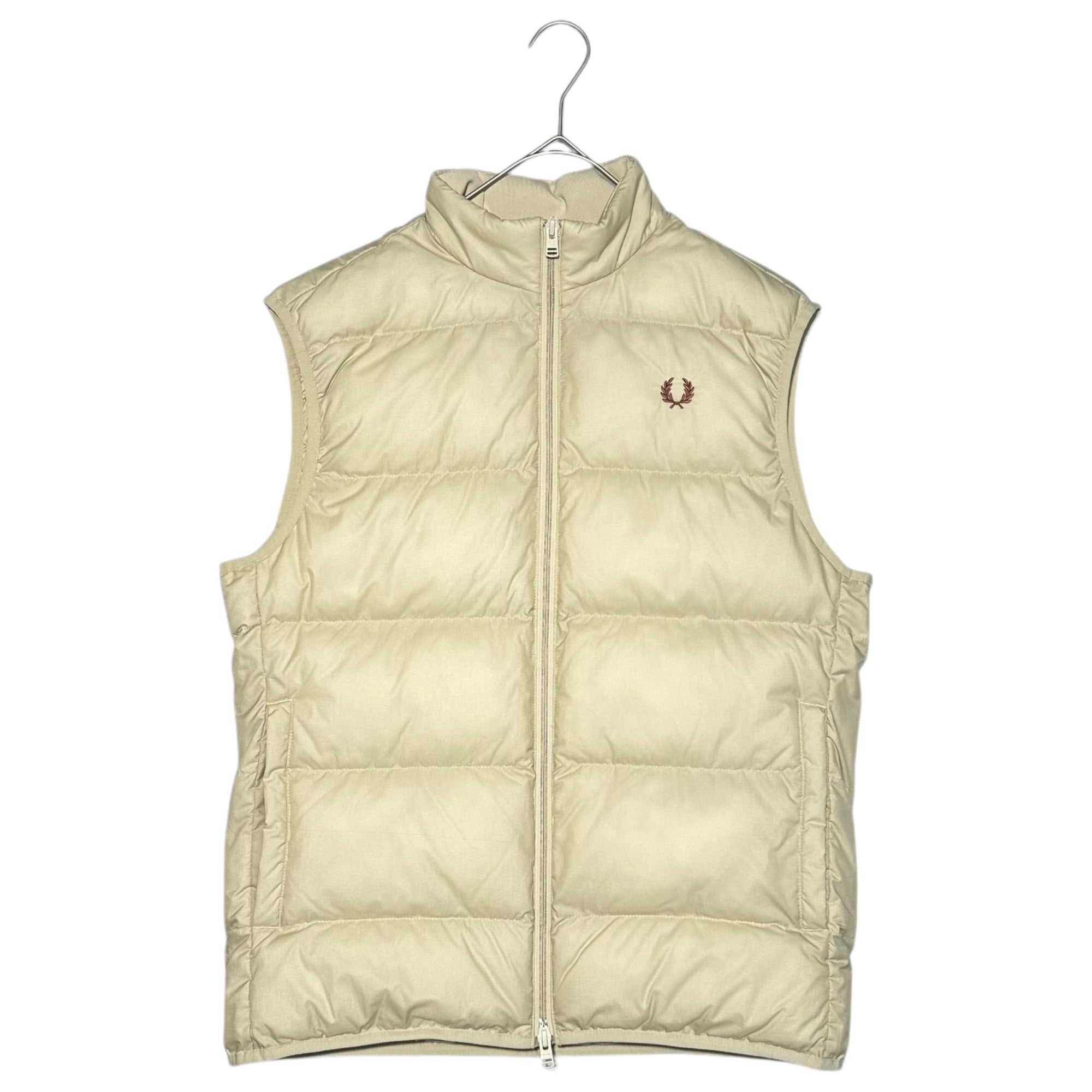 FRED PERRY(フレッドペリー) 24AW INSULATED GILET インシュレーテッド ジレ J8522 M ベージュ ロゴ 中綿 ベスト ナイロン 参考定価27,500円