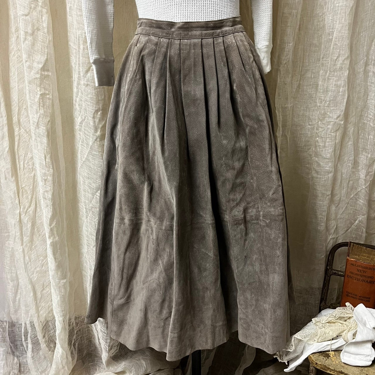 Euro Vintage(ヨーロッパヴィンテージ) Nuance_~50’s suede flare skirt/スウェードフレアスカート 36(Sサイズ程度) ペールグレー
