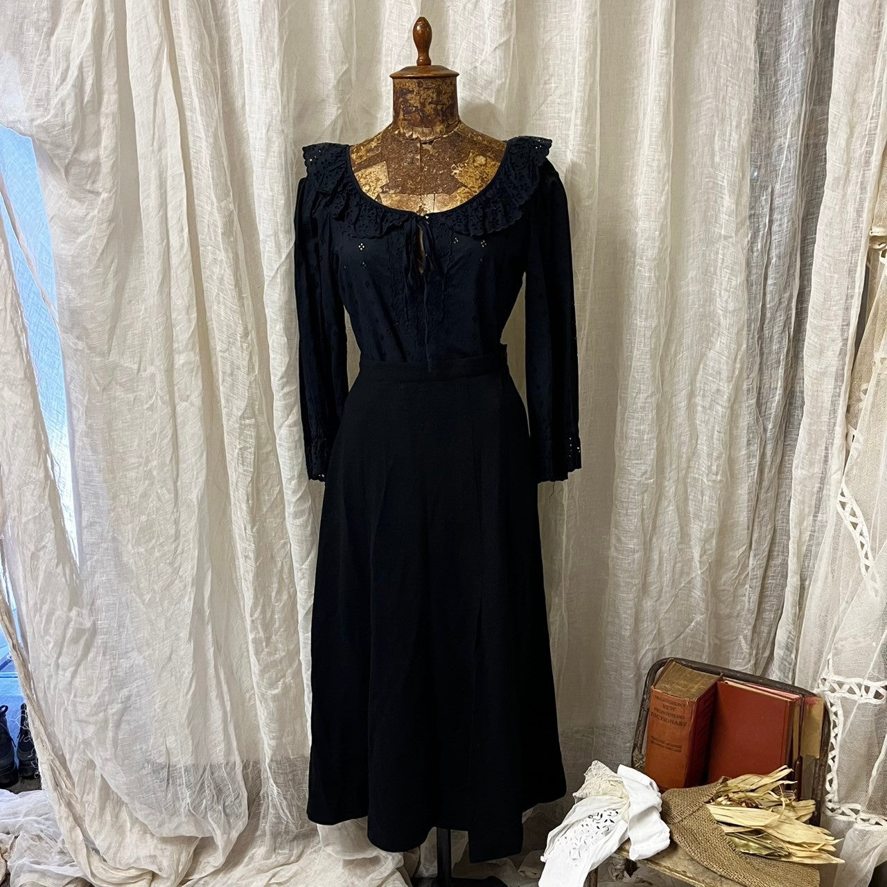 VINTAGE(ヴィンテージ) 80~90's front ribbon cut work short blouse フロントリボン カットワーク ショート ブラウス SIZE 38(M) ブラック EURO VINTAGE