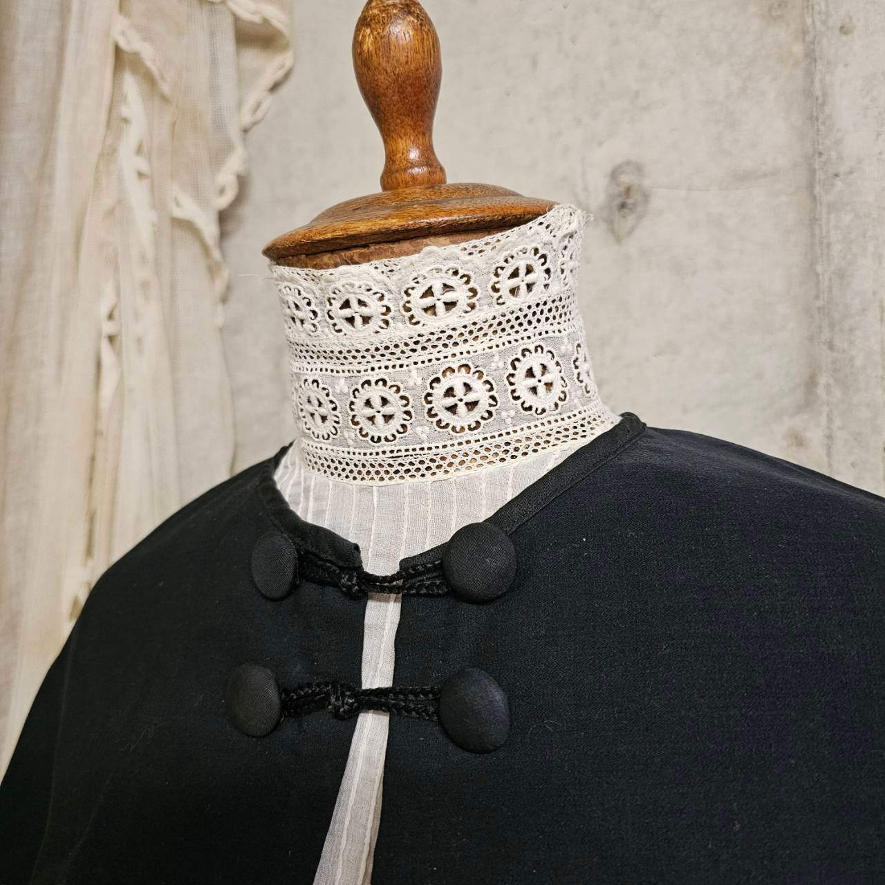 Euro antique(ヨーロッパアンティーク) 1900~20's France cape with fringe フリンジ付きケープ つけ襟 首元38cm/総丈30cm ブラック