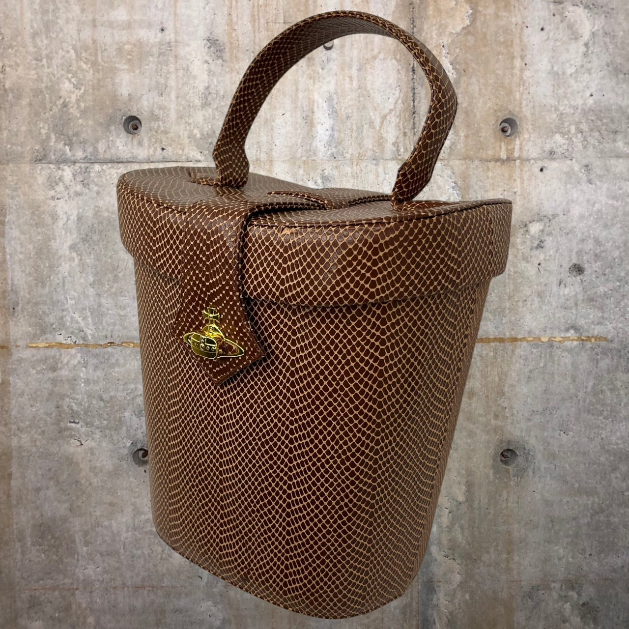 Vivienne Westwood(ヴィヴィアンウエストウッド) バニティ/オーブロックバケツレザーバッグ ブラウン