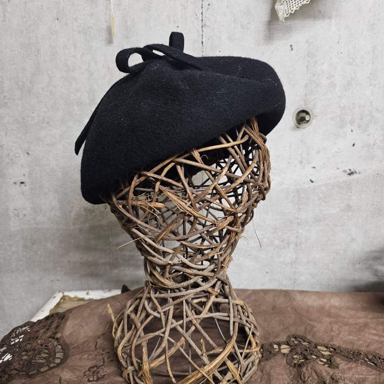 Euro vintage(ヨーロッパヴィンテージ) big ribbon design felt black beret 大きなリボンデザイン付きブラックフェルトベレー帽 ブラック