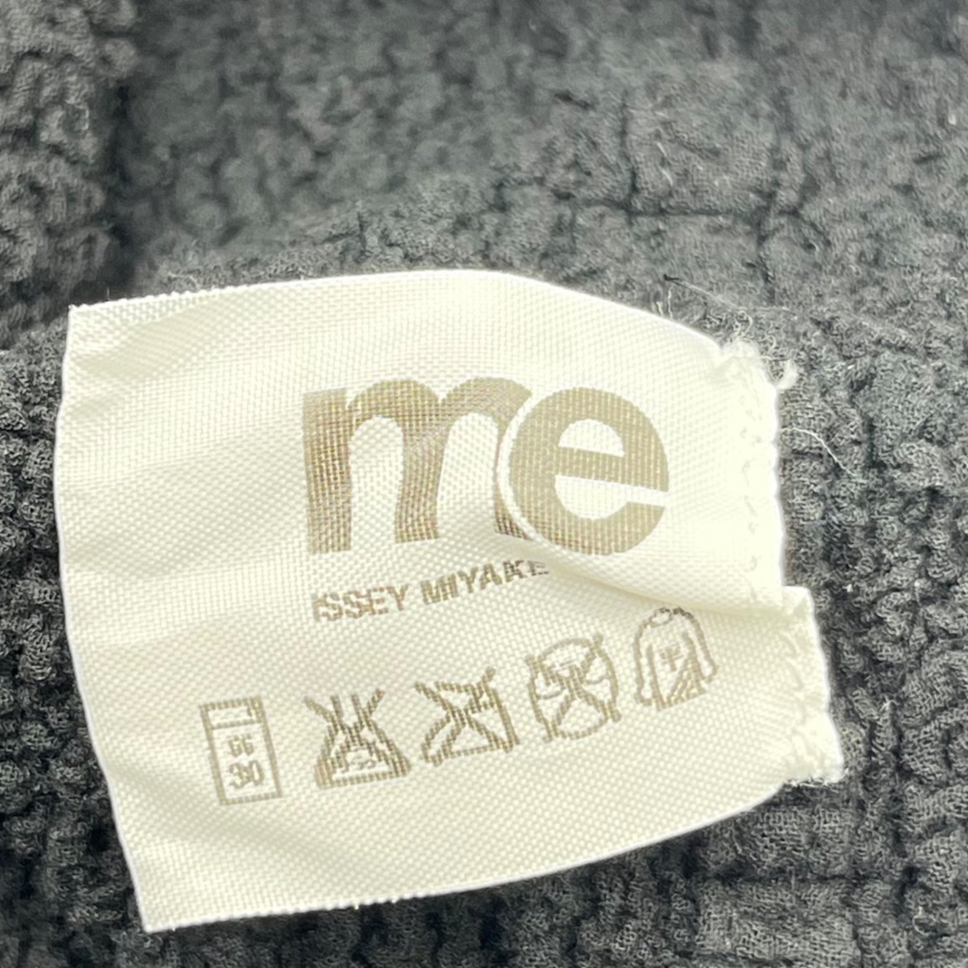me ISSEY MIYAKE(ミーイッセイミヤケ) Wrinkled high neck short sleeve cut and sew knit シワ加工 ハイネック 半袖 カットソー ニット プリーツ MI34FM007 FREE ブラック