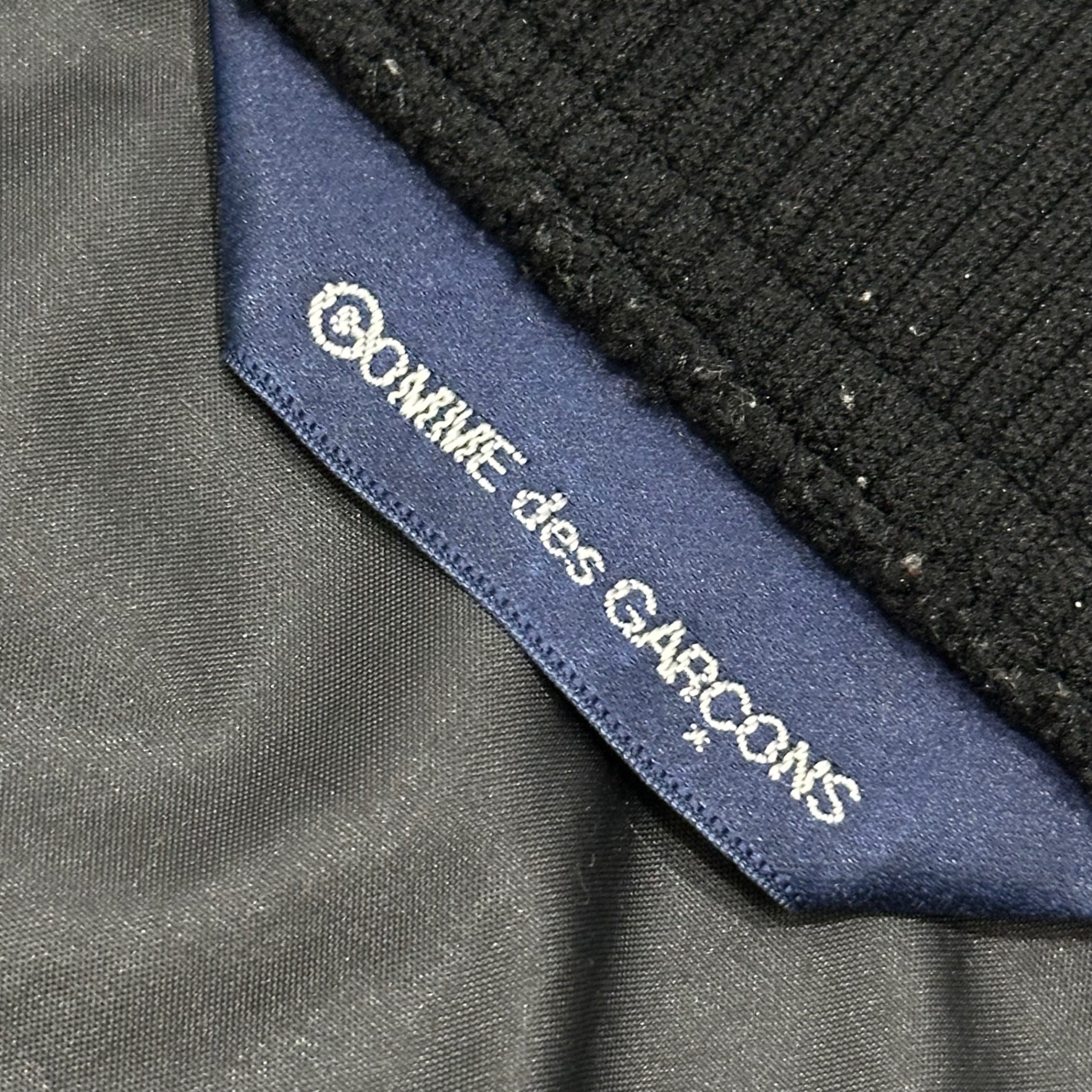 COMME des GARCONS(コムデギャルソン) 1990's Aoyama Exclusive: Wool and Nylon Patchwork Blouson 青山限定 バック ウール 切替 ナイロン ブルゾン KX-352050 FREE ブラック×ネイビー 品質表示タグプリント擦れ有 90s アーカイブ