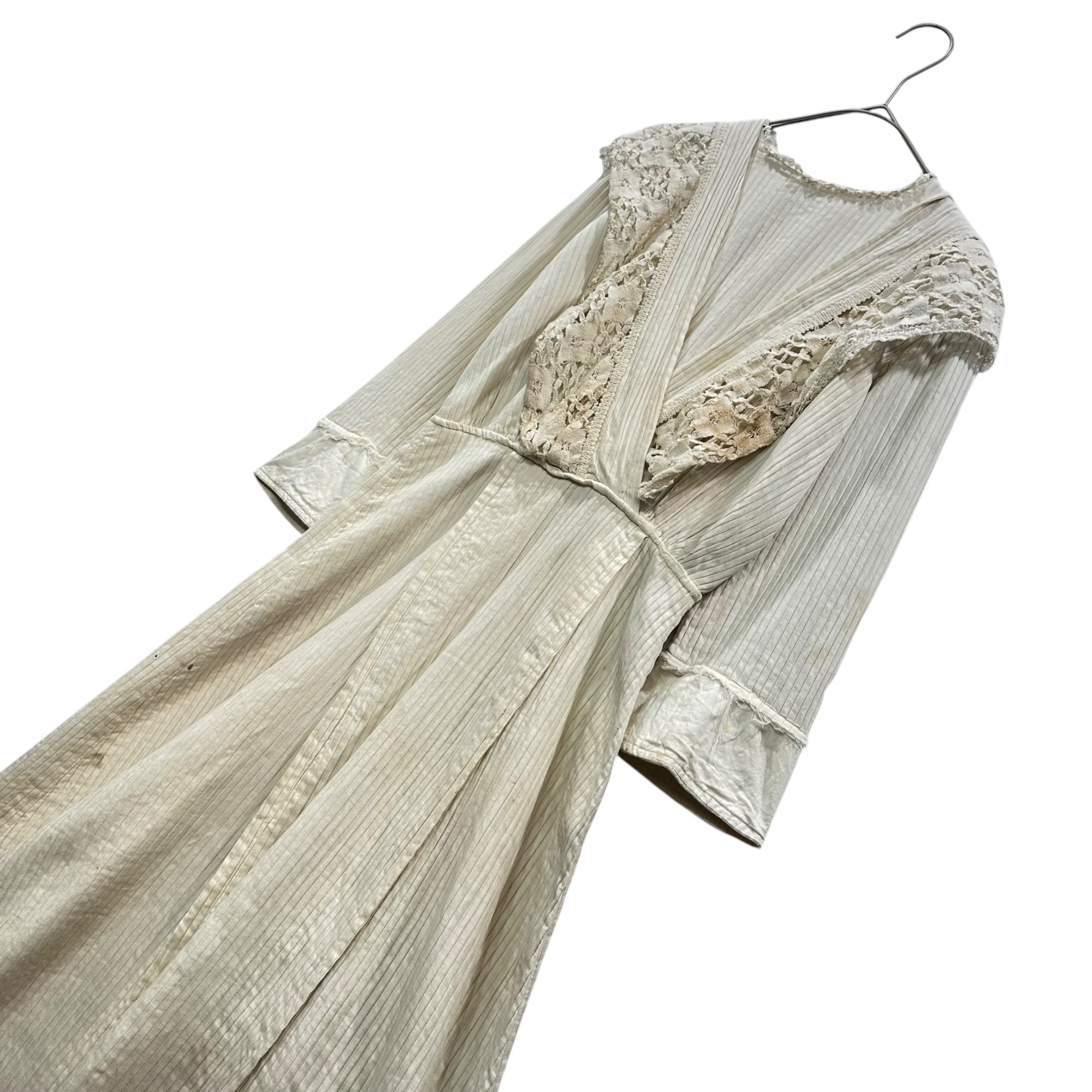 Euro antique(ヨーロッパアンティーク) 20's shoulder lace collar onepiece 肩装飾レースとミニフリル襟の生成りワンピース ドレス ホワイト