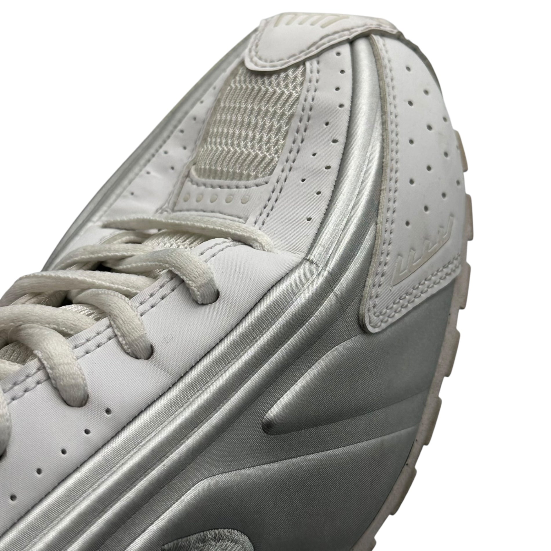 NIKE(ナイキ) SHOX R4 WHITE/METALLIC SILVER-WHITE ショックス HQ1988-101 28.5 ホワイト×メタリックシルバー スニーカー