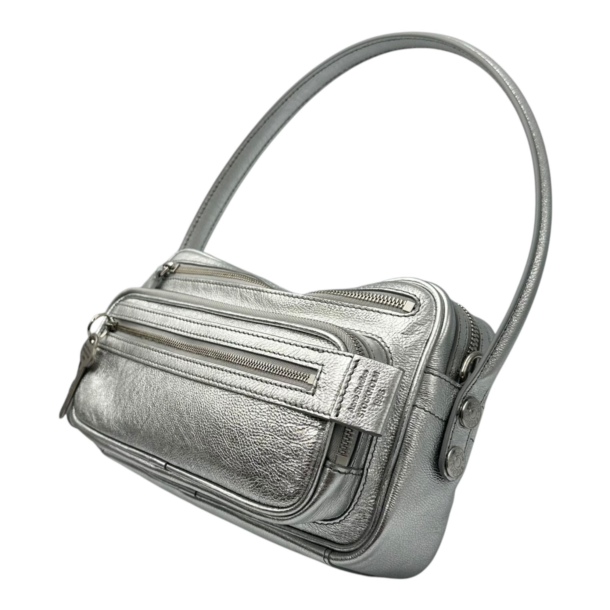 Acne Studios(アクネストゥディオズ) Camero Party Grainy Metallic カメロ パーティー グレイン メタリック A10460- シルバー 肩掛け ワンショルダー バッグ
