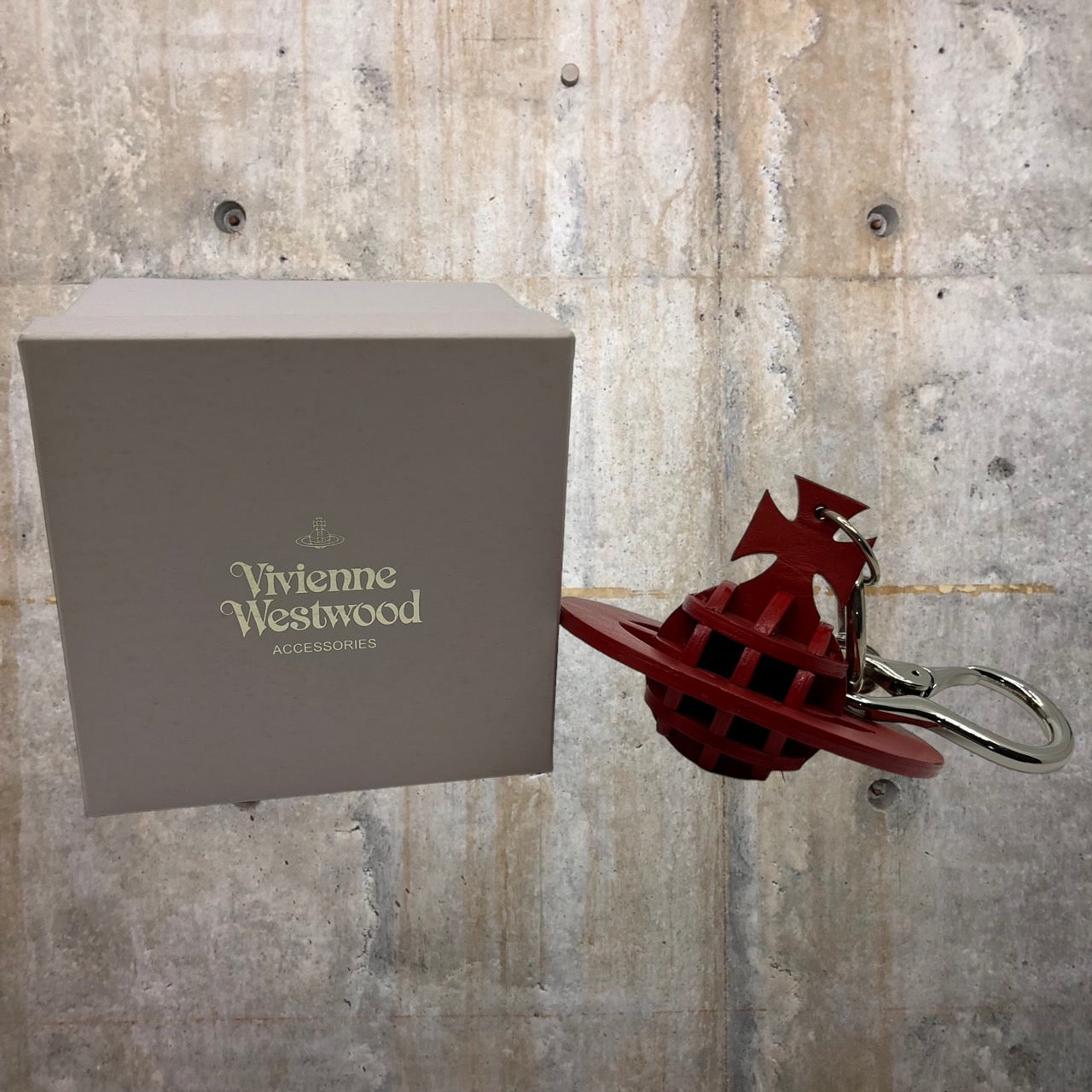 Vivienne Westwood(ヴィヴィアンウエストウッド) cowl eather 3D orb charm/レザーオーブチャーム/キーホルダー 3518V252 RD レッド