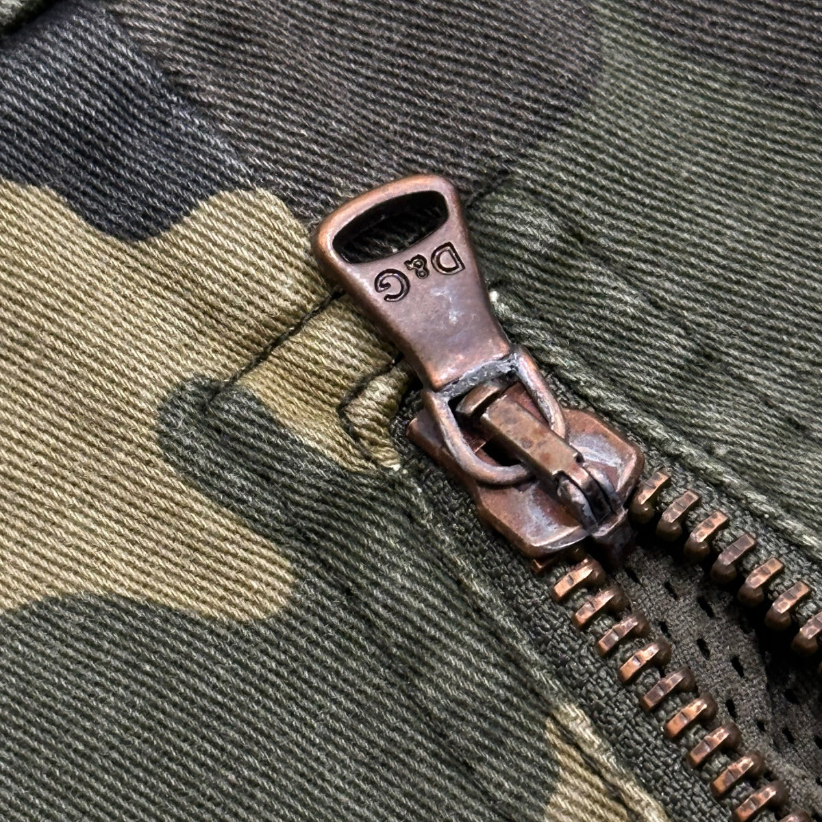 D&G(ディー&ジードルガバドルチェ&ガッバーナ) 1990's Multifunctional Camouflage Cargo Pants with Pockets and Zippered Hems 多機能 ポケット 裾ジップ カモフラ カーゴパンツ 32 カーキ 90's アーカイブ 稀少
