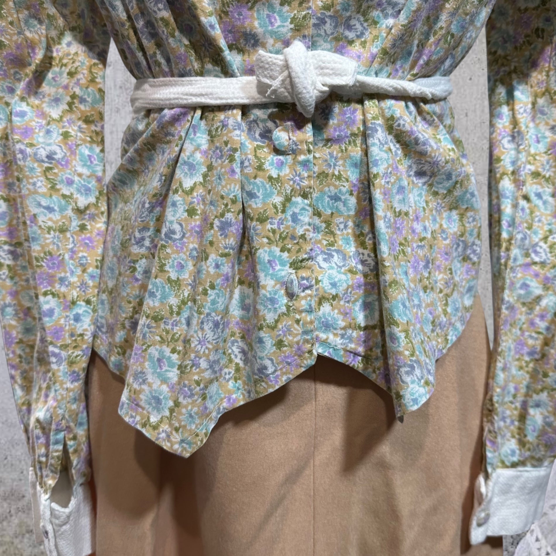 Euro vintage(ヨーロッパヴィンテージ) 60's~ Blueflower_flower print round collar blouse with ribbon バックリボン付き花柄丸襟シャツブラウス 表記無し(M~L程度) ミックスカラー