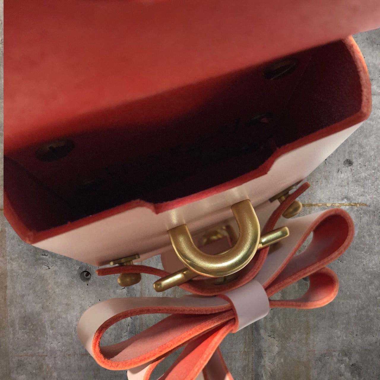 niels peeraer(ニールスペラール) リボンショルダーポーチ ピンク