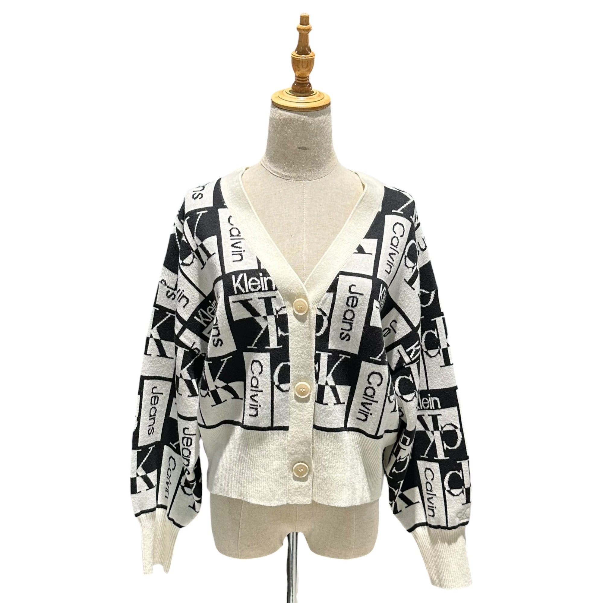 Calvin Klein Jeans(カルバンクラインジーンズ) V-Neck Cardigan ロゴ ジャガード カーディガン J222385 S ホワイト×ブラック