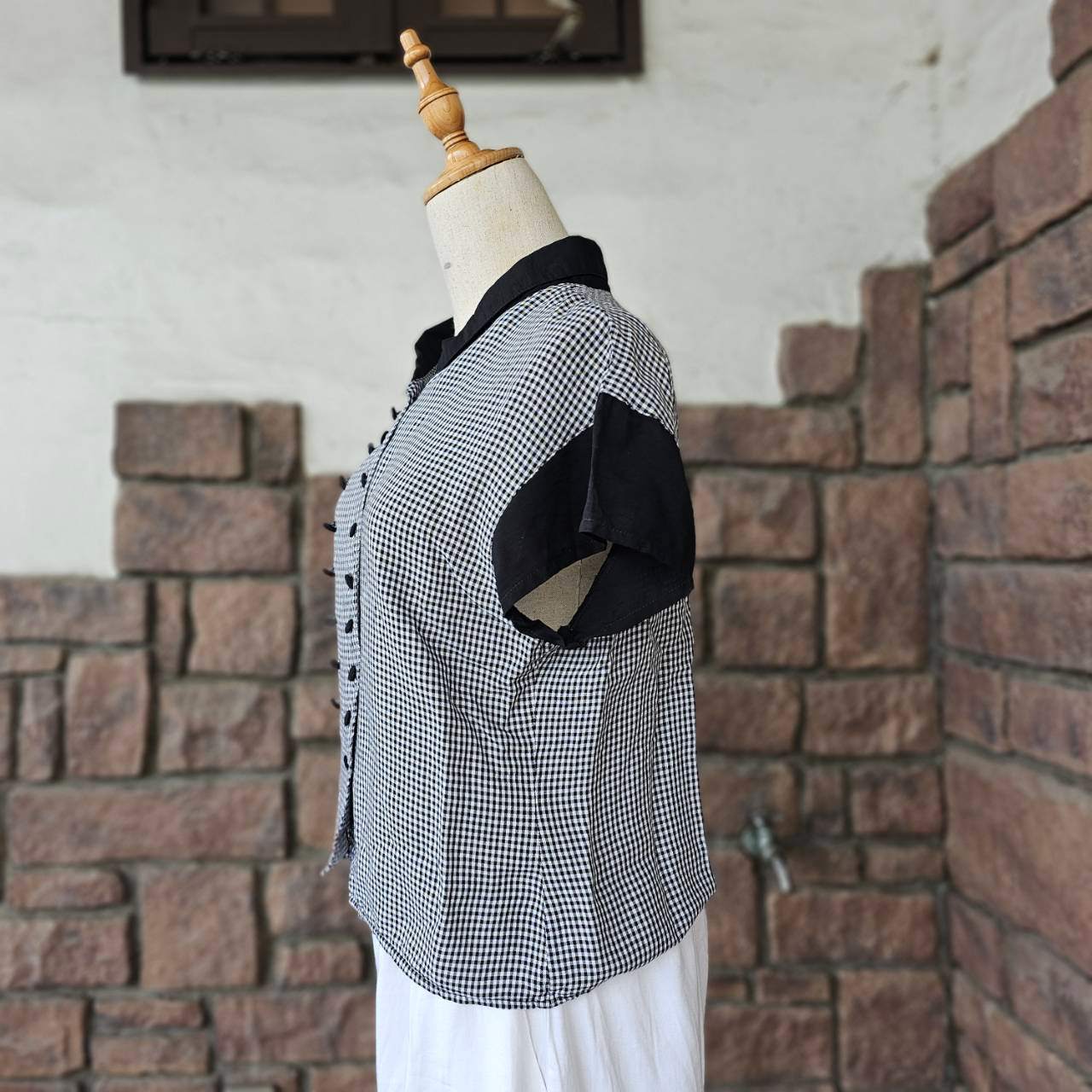 Euro vintage(ヨーロッパヴィンテージ) mono tone plaid flare sleeve blouse with black button モノトーンなチェック柄と黒ボタンのフレアスリーブブラウス 表記無し(M~L程度) ホワイト×ブラック