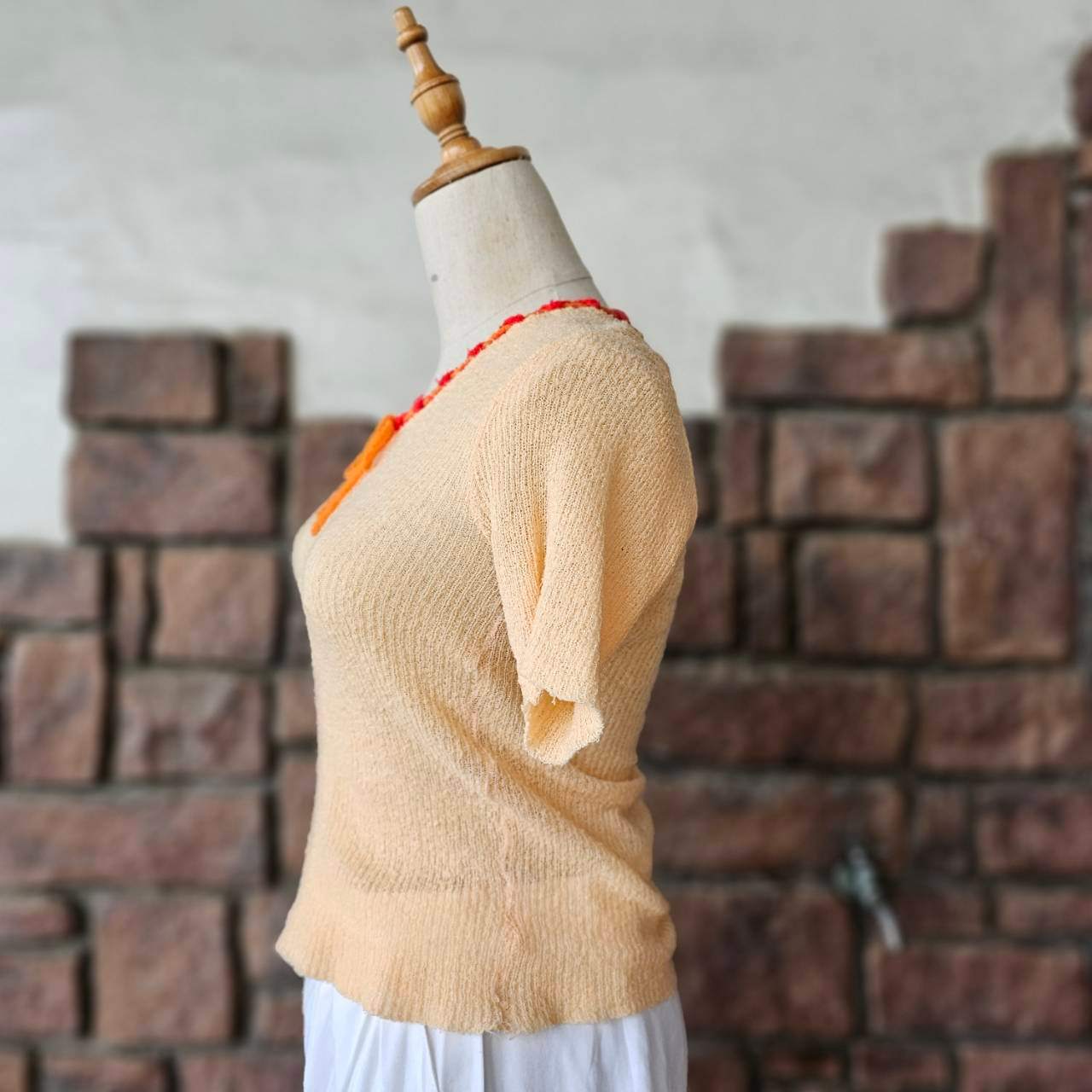 Euro vintage(ヨーロッパヴィンテージ) sherbet_70's pale orange red drawstring neckline knit top 淡いオレンジ赤の巾着ネックのニットトップス Mサイズ程度 レッド×オレンジ/アクリル