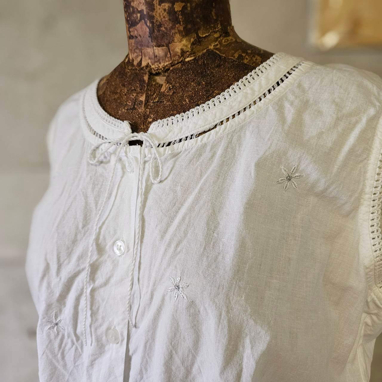 vintage(ヴィンテージ) silver stich and lace vest 刺繍とレースの前開きベスト ブラウス 表記無し(M~Lサイズ程度) ホワイト(刺繍:シルバー)