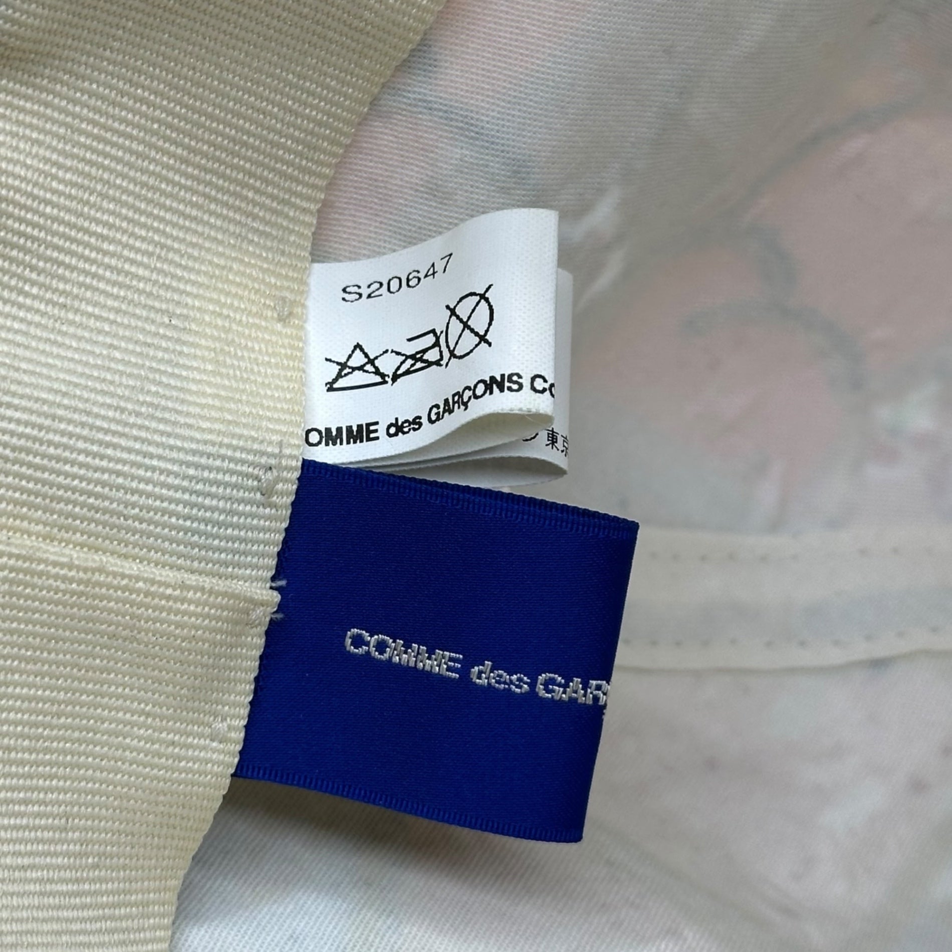 COMME des GARCONS SHIRT(コムデギャルソンシャツ) Anarchy Flower Print Embroidered Hat アナーキー フラワー プリント 刺繍 ハット S20647 L ブルー×イエロー 花 蝶々 帽子