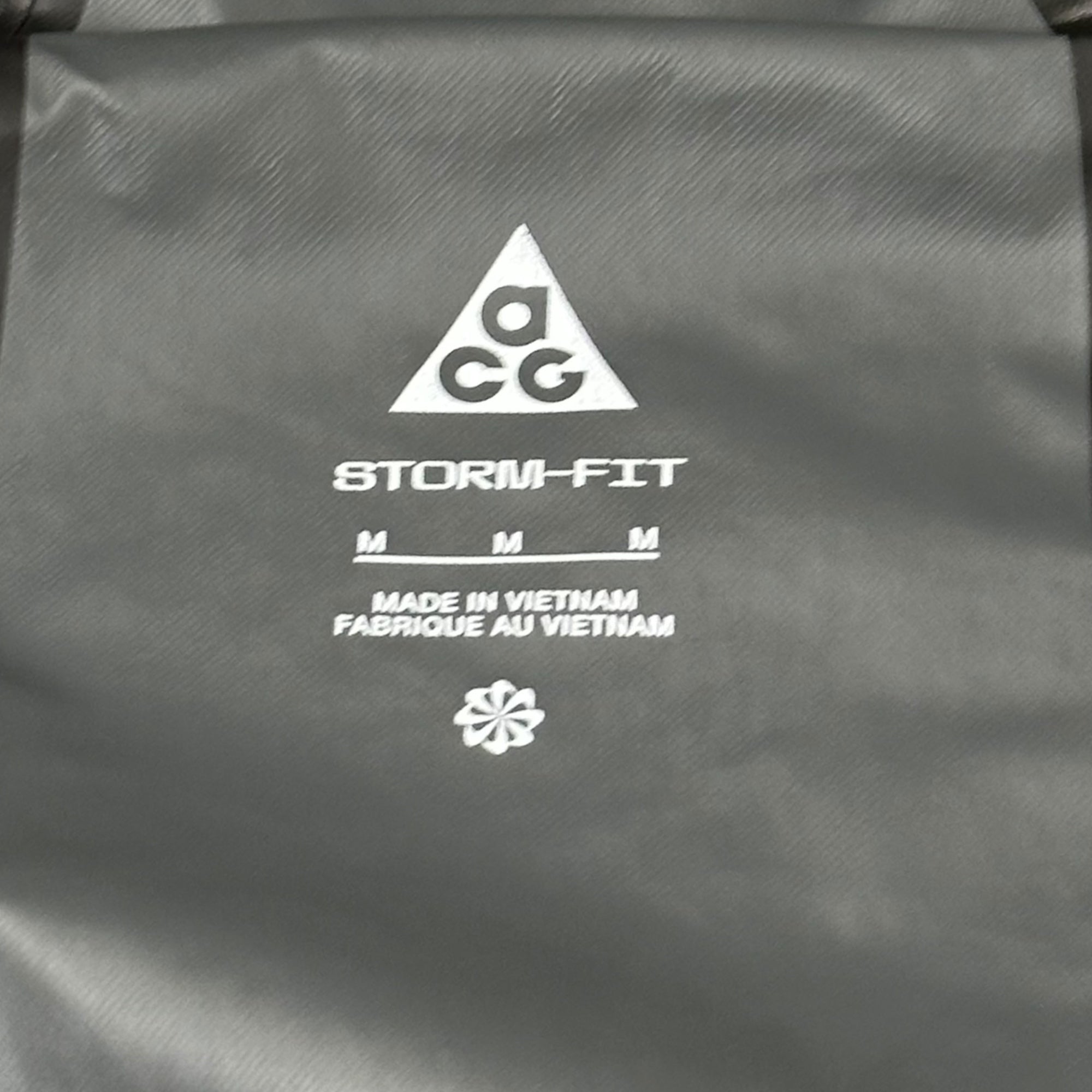 NIKE ACG(ナイキエーシージー) Storm Fit CASCADE RAIN JKT マウンテンパーカー DV9416-390 M イエロー ナイロン ジャケット