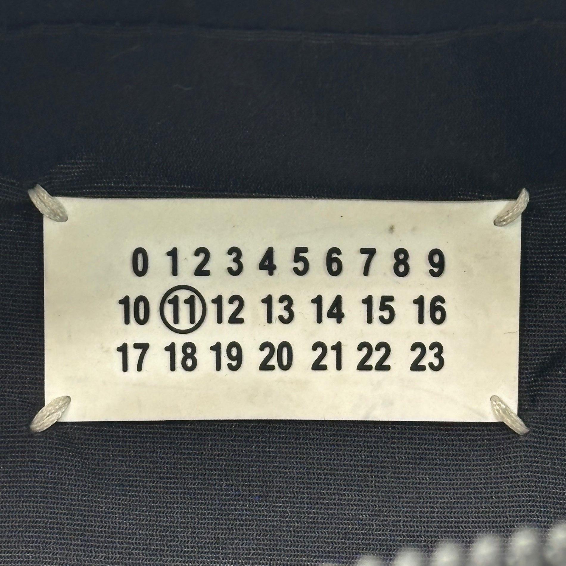 MAISON MARGIELA(メゾンマルジェラ) 20AW Logo Pinstripe Body Bum Bag ロゴ ピンストライプ ボディ バムバッグ S55WB0010 P3533 ブラック×ホワイト ⑪ライン