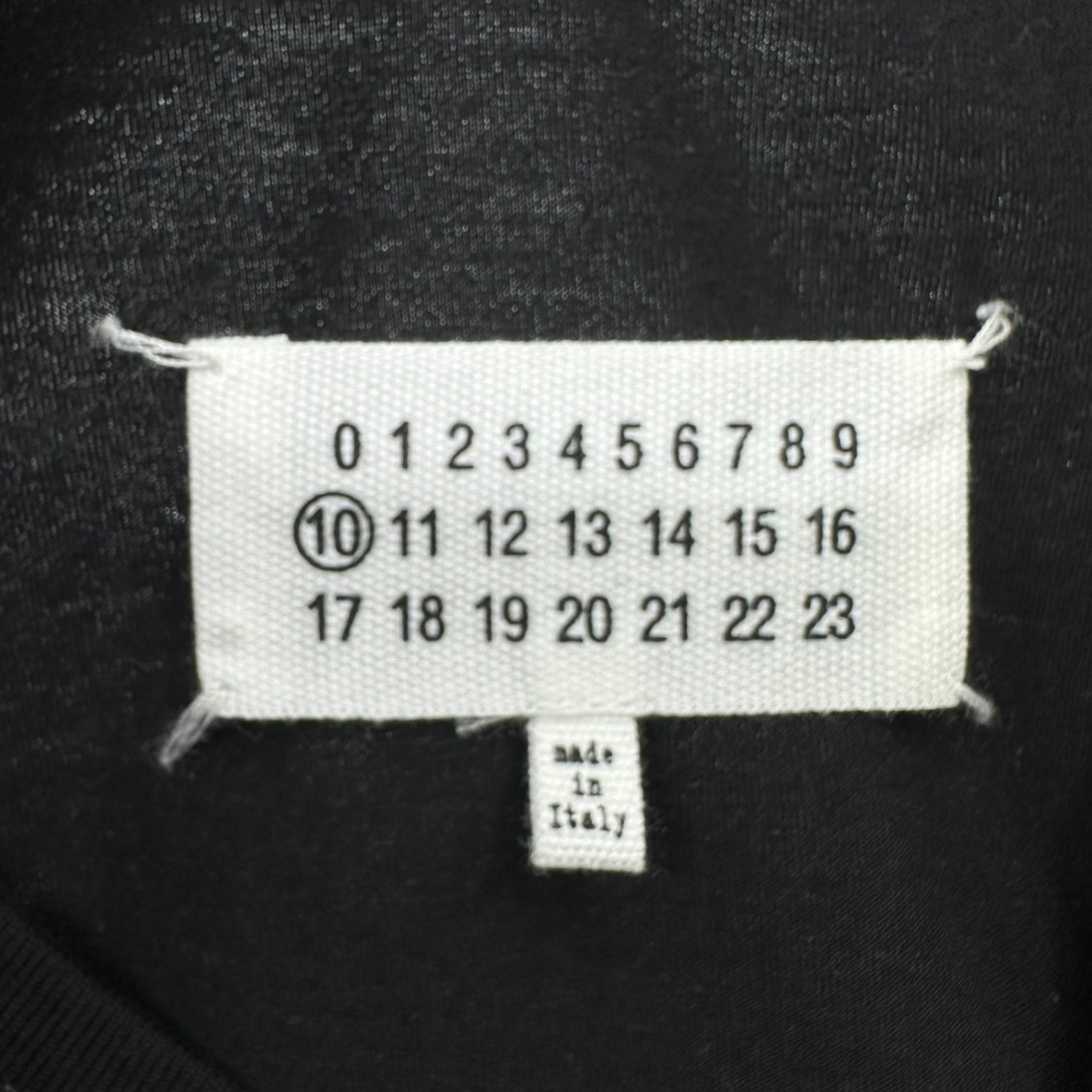 MAISON MARGIELA(メゾンマルジェラ) 20AW Inverted Logo Embroidery T-Shirt 逆さロゴ 刺繍 Tシャツ S30GC0701 48(M程度) ブラック