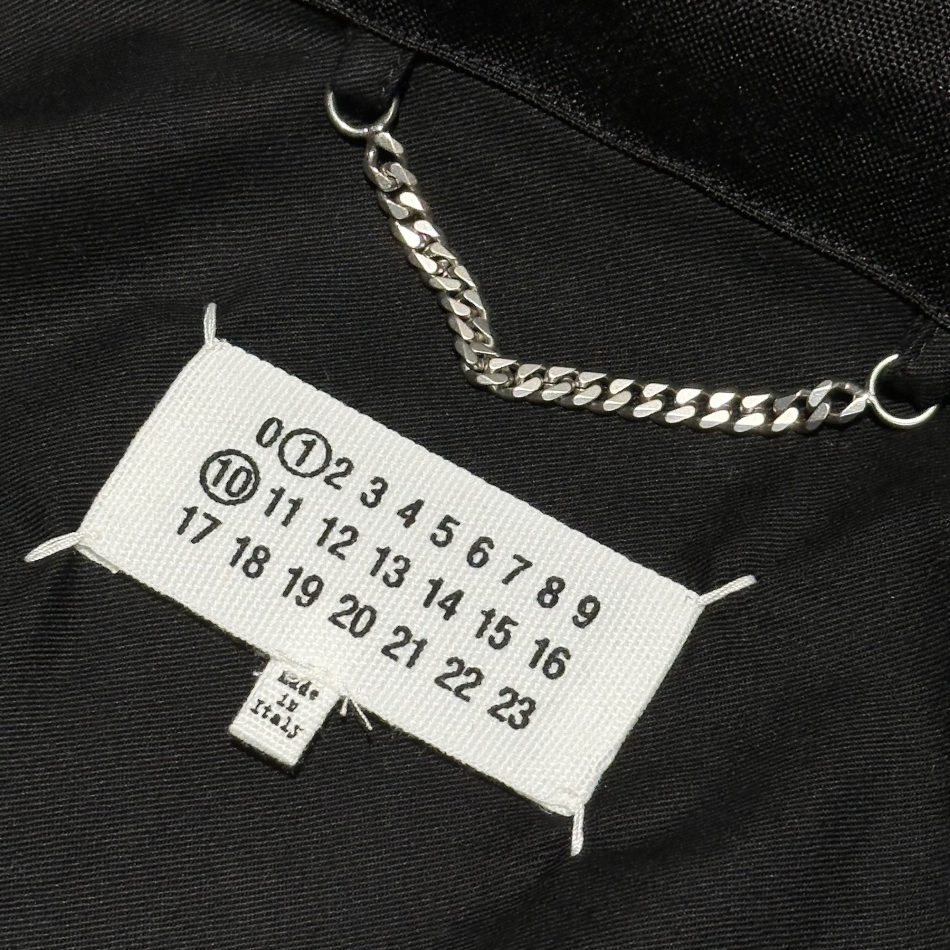 【SALE対象外】MAISON MARGIELA(メゾンマルジェラ) 24SS INVITATION ZIP COAT インビテーション ジップ コート S51AM0489 42 ブラック プリント モッズ ミリタリー コート