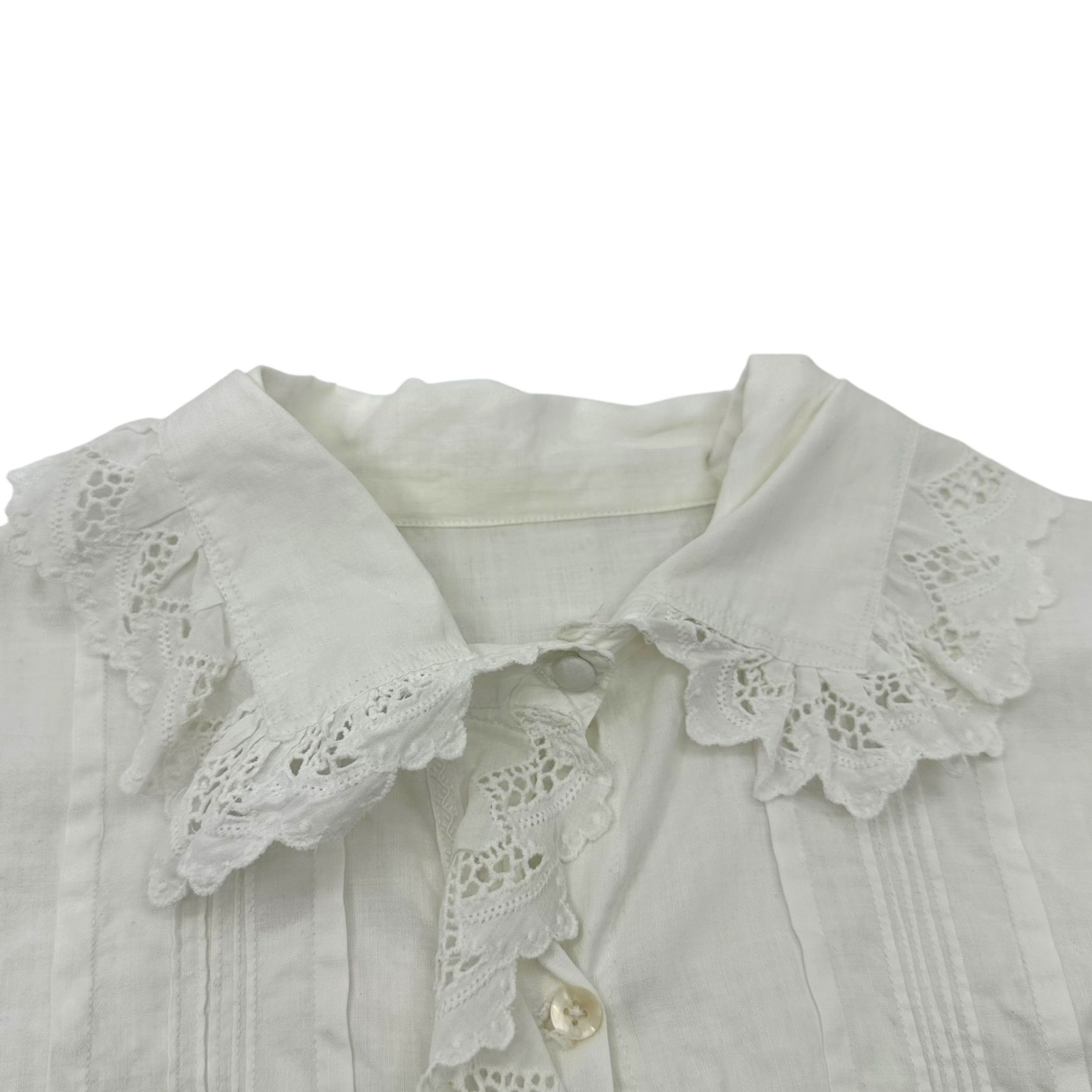 Euro vintage(ヨーロッパヴィンテージ) cuddle_30's~cutwork frill decorated collar white cotton blouse カットワークフリル襟のコットンブラウス Mサイズ程度 ホワイト/染み有
