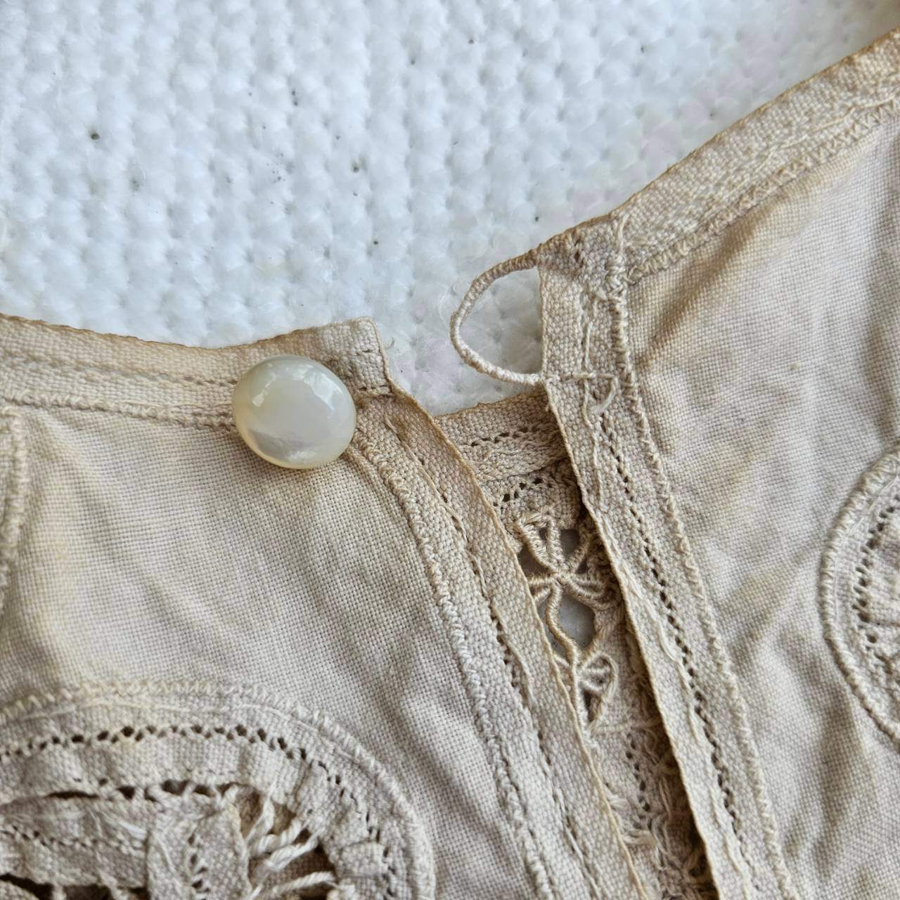 Euro vintage(ヨーロッパヴィンテージ) cottonlinen batten lace collar コットンリネンのバテンレースのつけ襟 未使用に近い/後染め加工 ベージュ