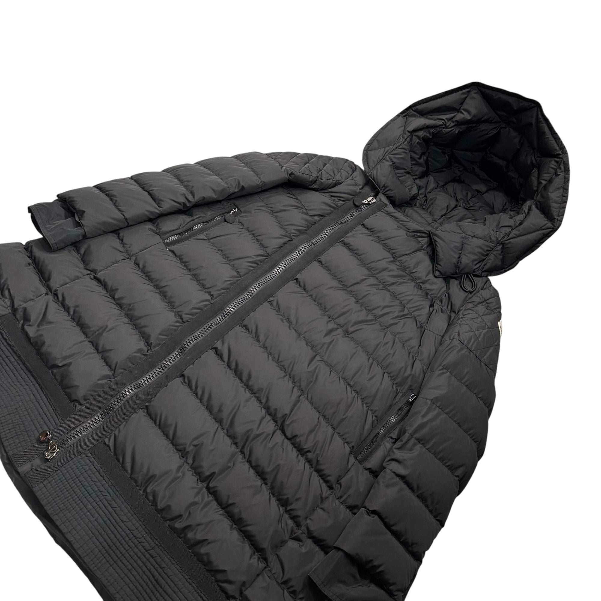 MONCLER(モンクレール) GISELE Hooded Quilted Down Coat フーデッド キルティング ダウン コート B20934993885 2 ブラック ジャケット ロゴ ワッペン