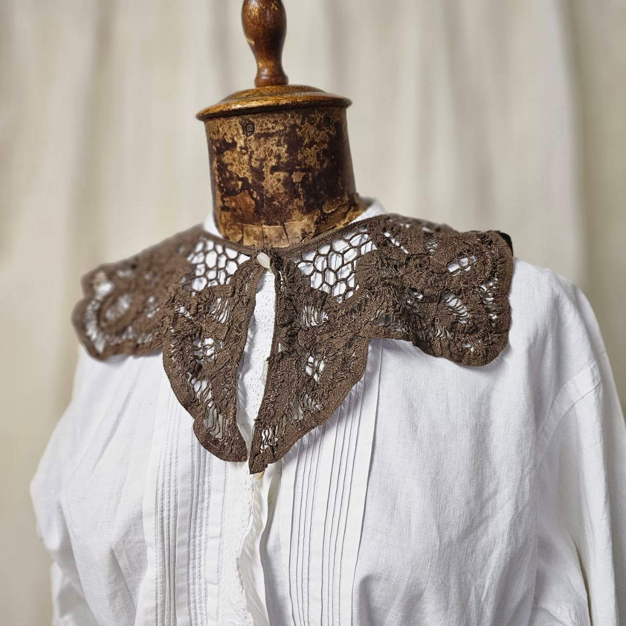 Euro vintage(ヨーロッパヴィンテージ) flower batten lace collar 花模様のバテンレースたっぷりのつけ襟 - アンティークブラウン