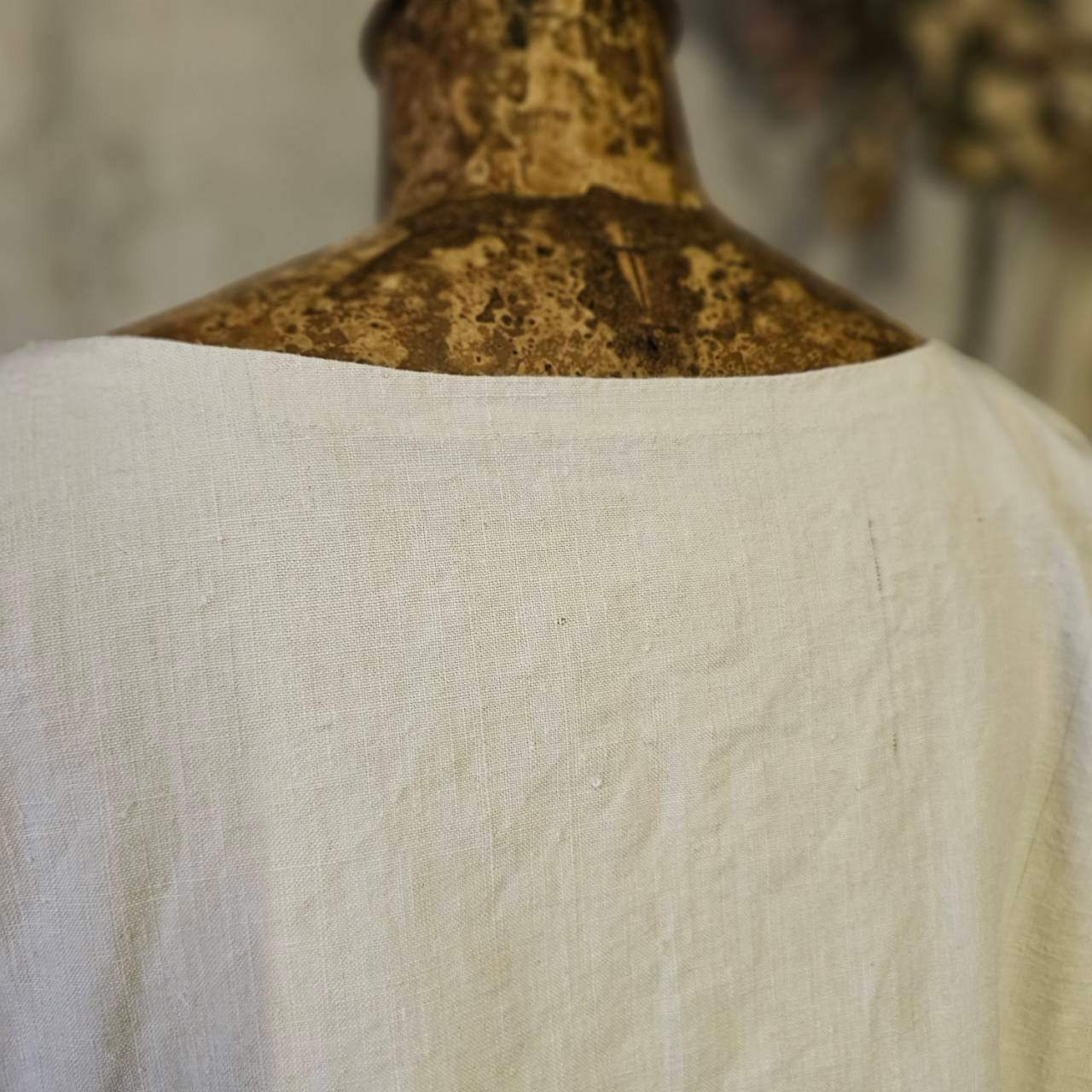 Euro antique(ヨーロッパアンティーク) france 手織りリネンとモノグラム刺繍の物語的ワンピース 表記無し(L~程度) アイボリー
