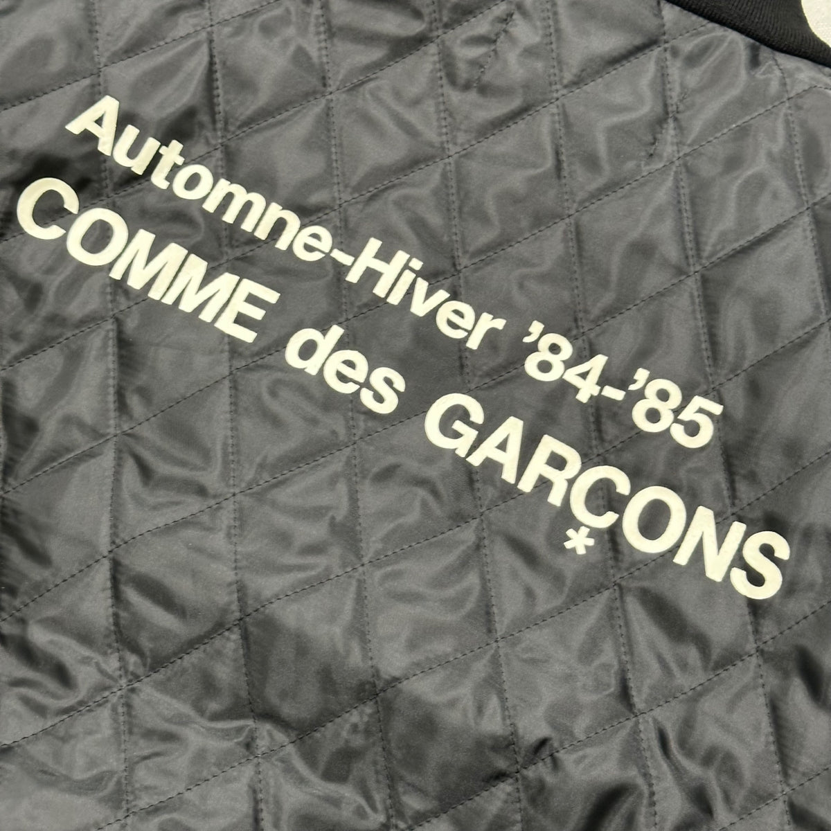 CDG COMME des GARCONS(シーディージーコムデギャルソン) 84-85 STAFF BLOUSON QUILTED 84-85 スタッフ ブルゾン キルティング SZ-J002 M ブラック AD2025 ジャケット