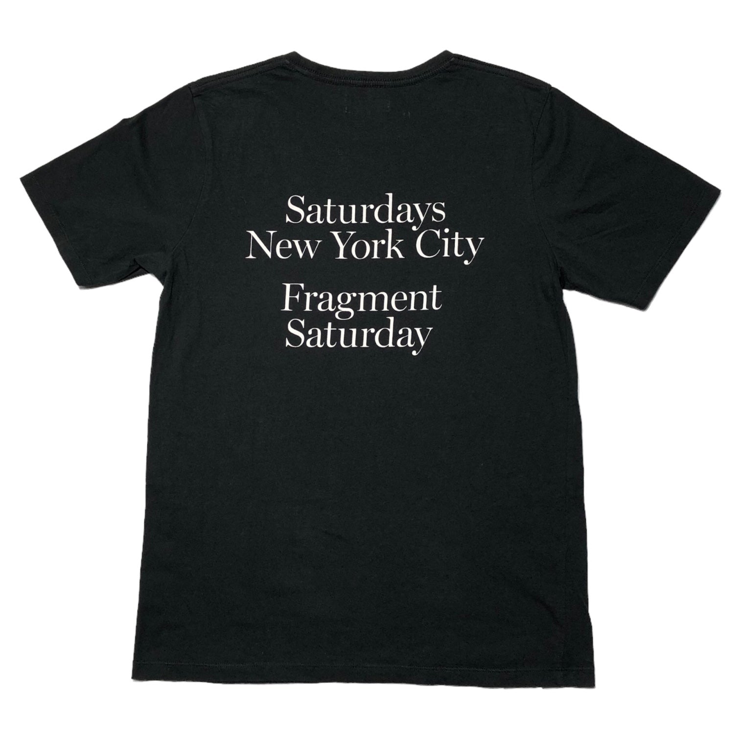 SATURDAYS SURF NYC(サタデーズサーフ) ×fragment design ×フラグメントデザイン ロゴグラフィック 半袖Tシャツ S ブラック